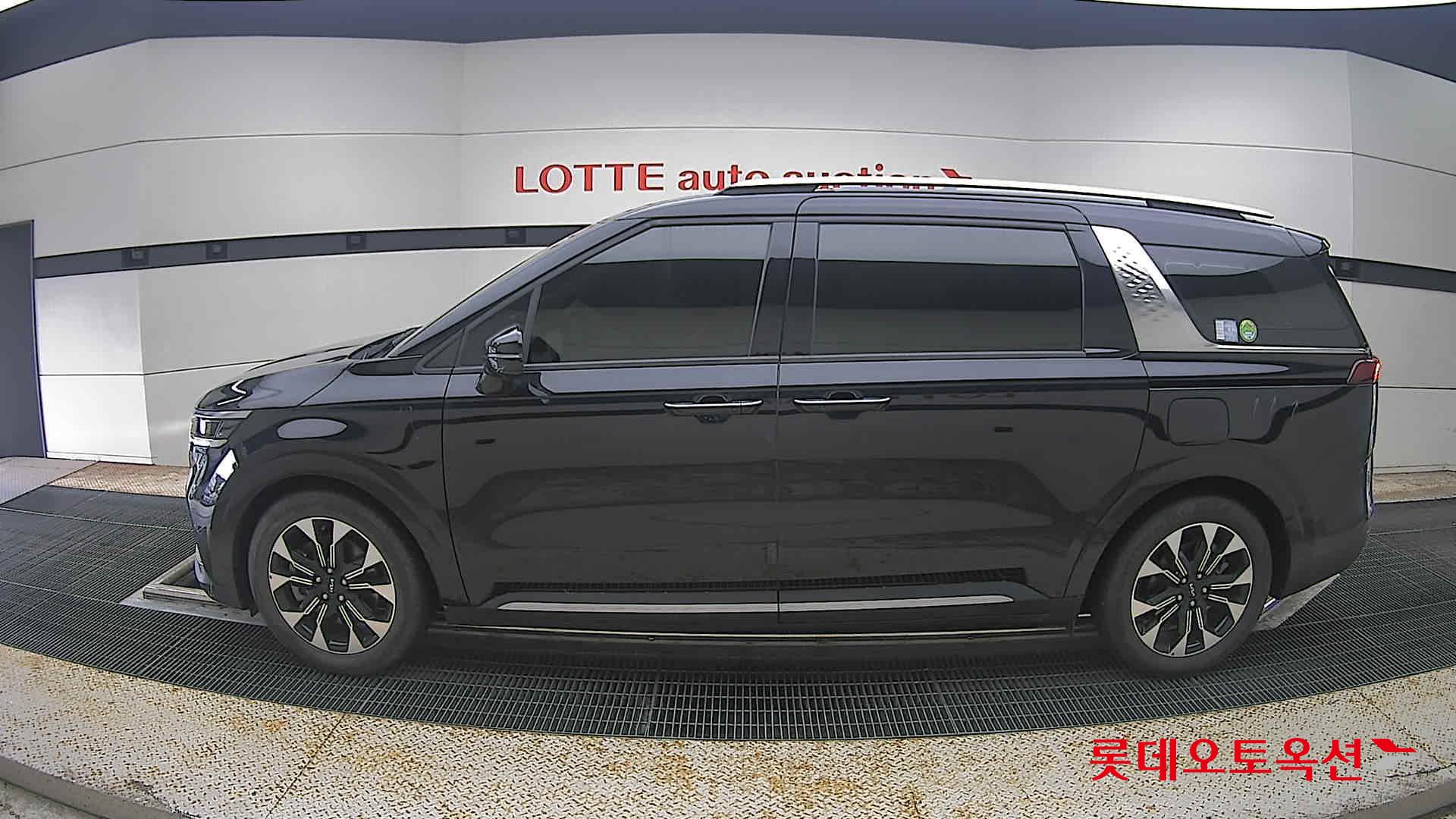 2023 - kia carnival