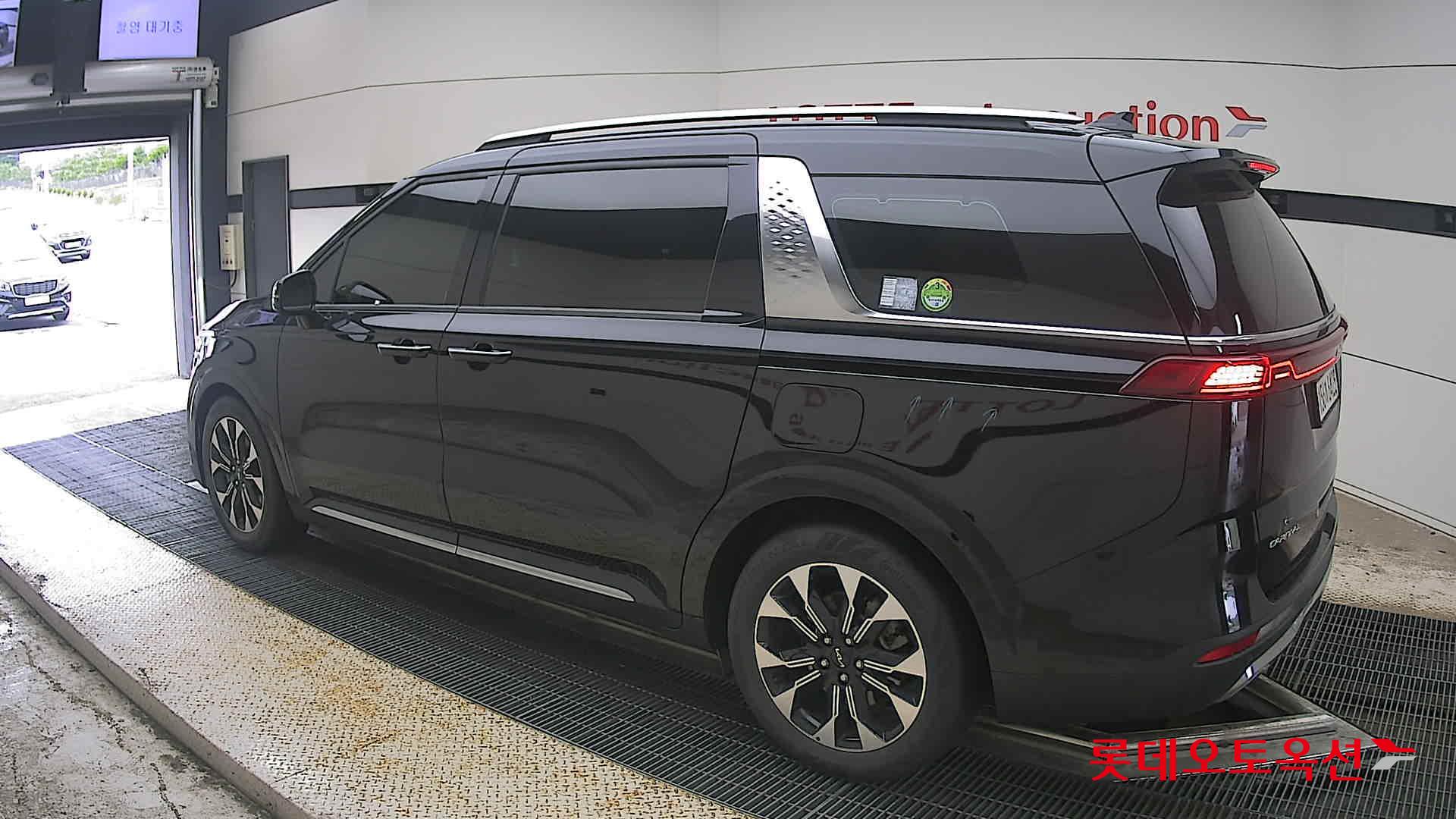 2023 - kia carnival