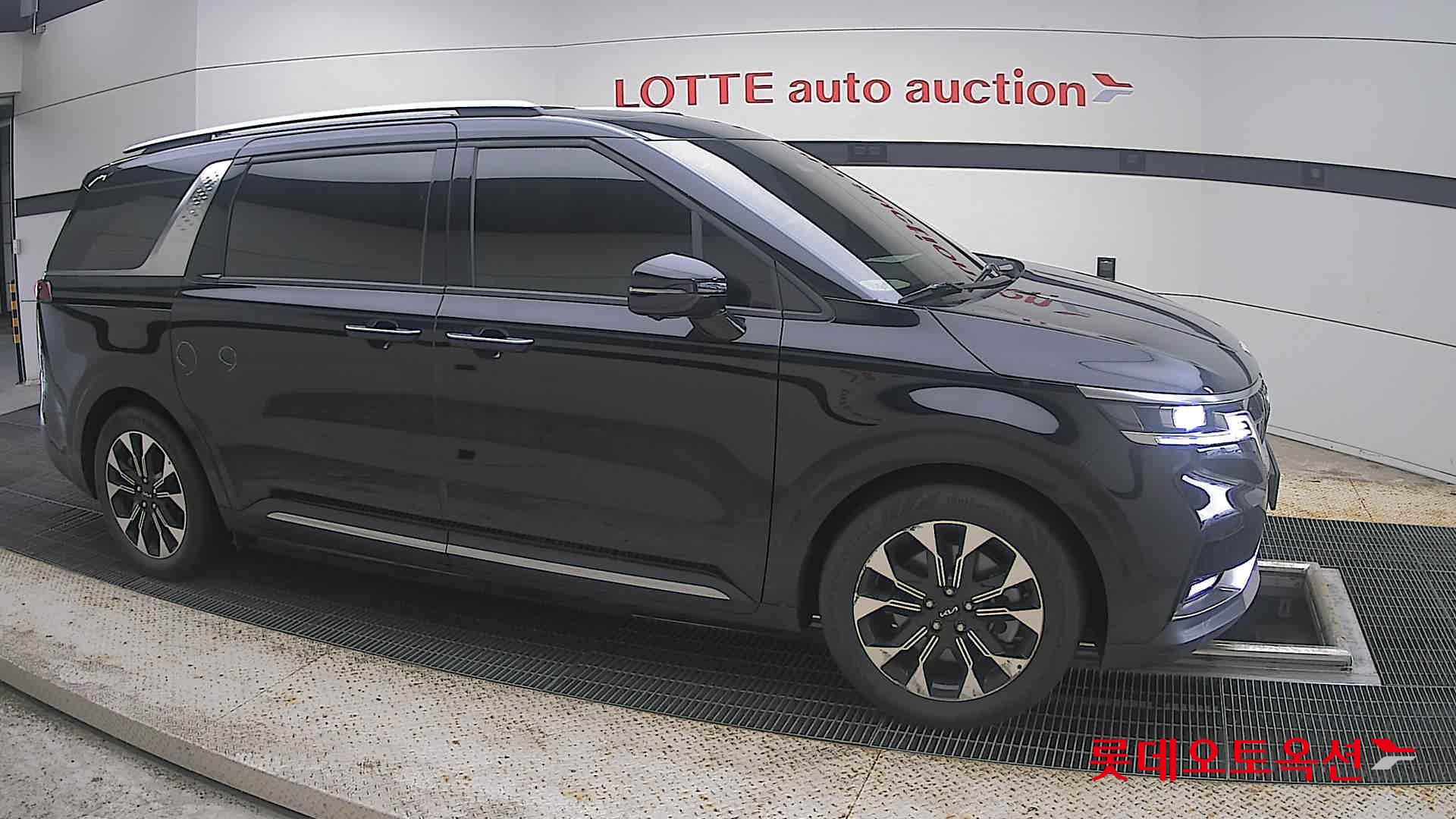 2023 - kia carnival