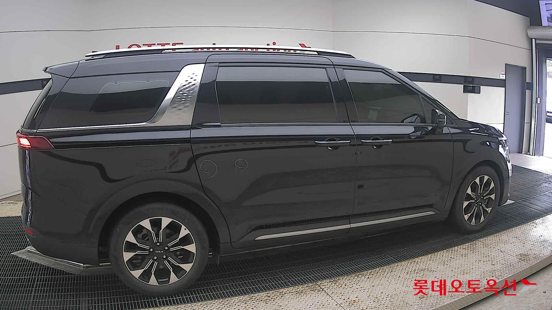 2023 - kia carnival