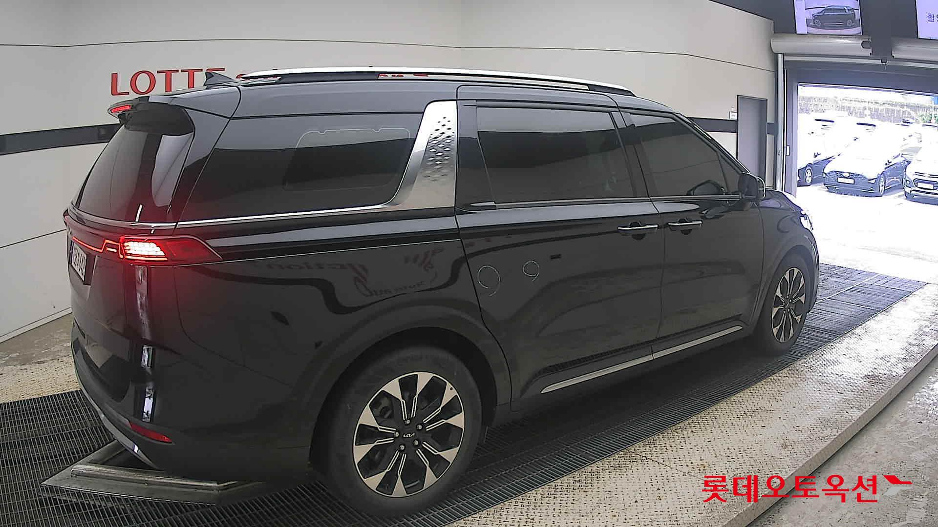 2023 - kia carnival