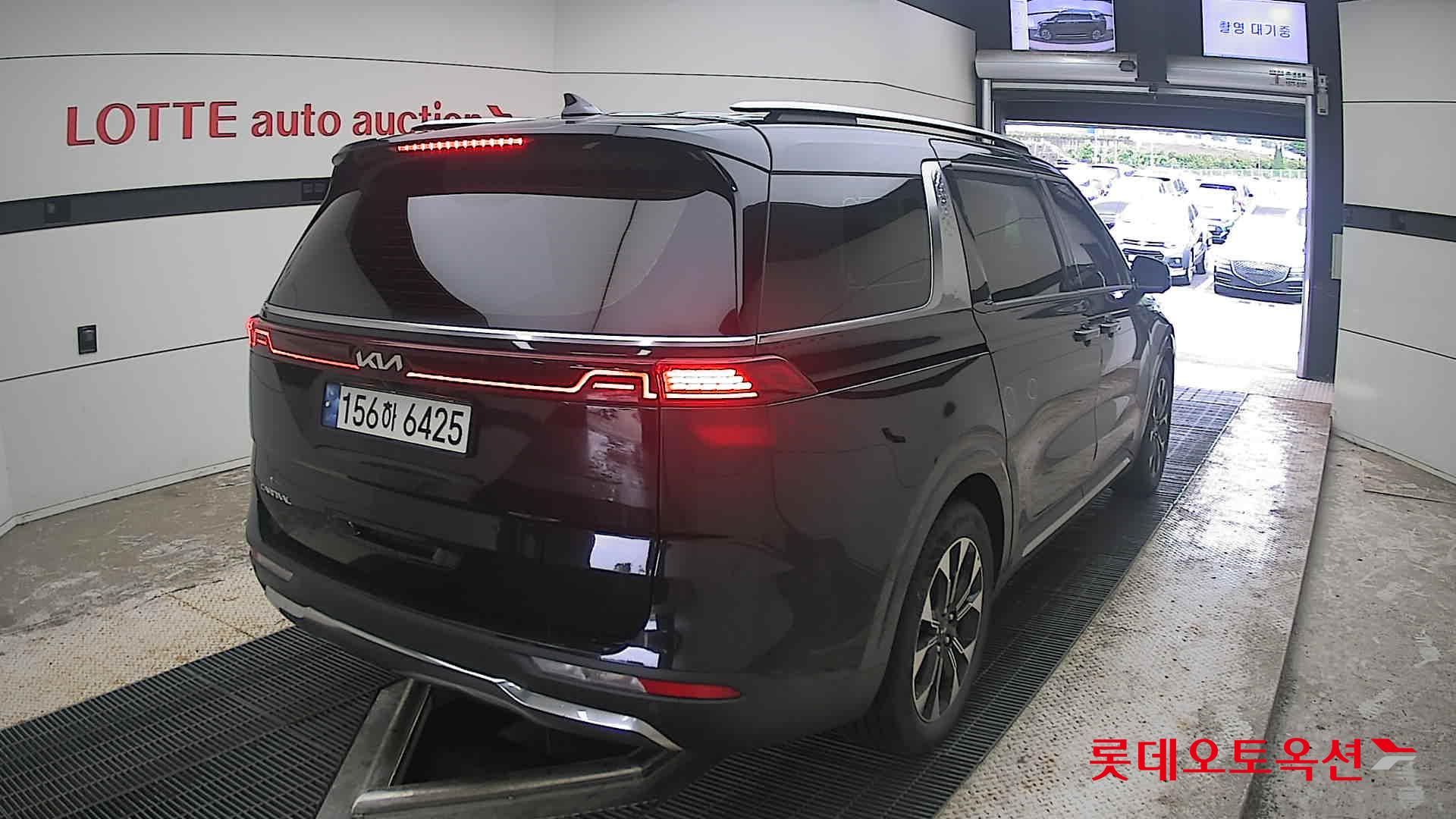 2023 - kia carnival