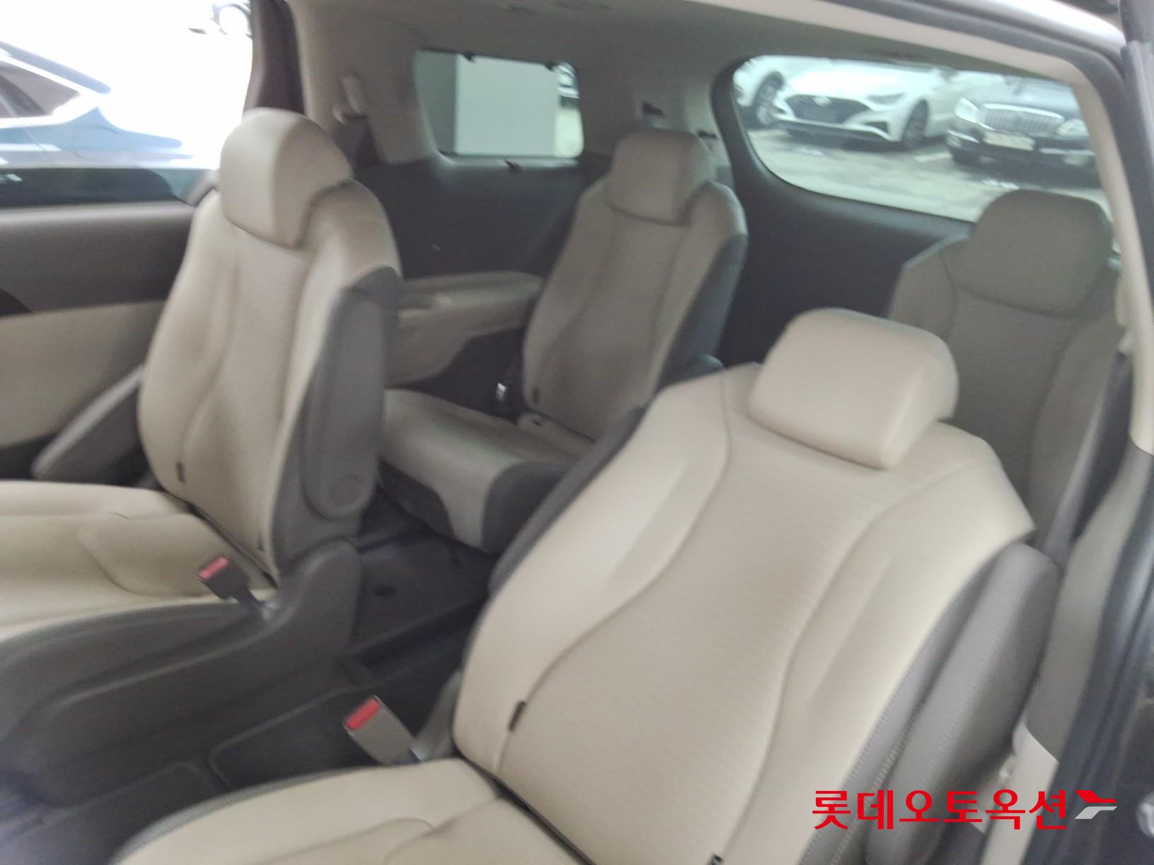 2023 - kia carnival