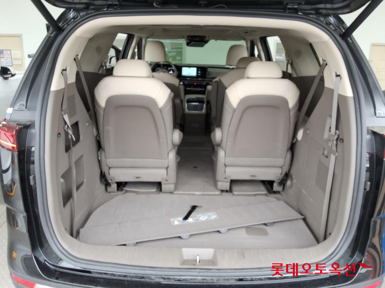2023 - kia carnival
