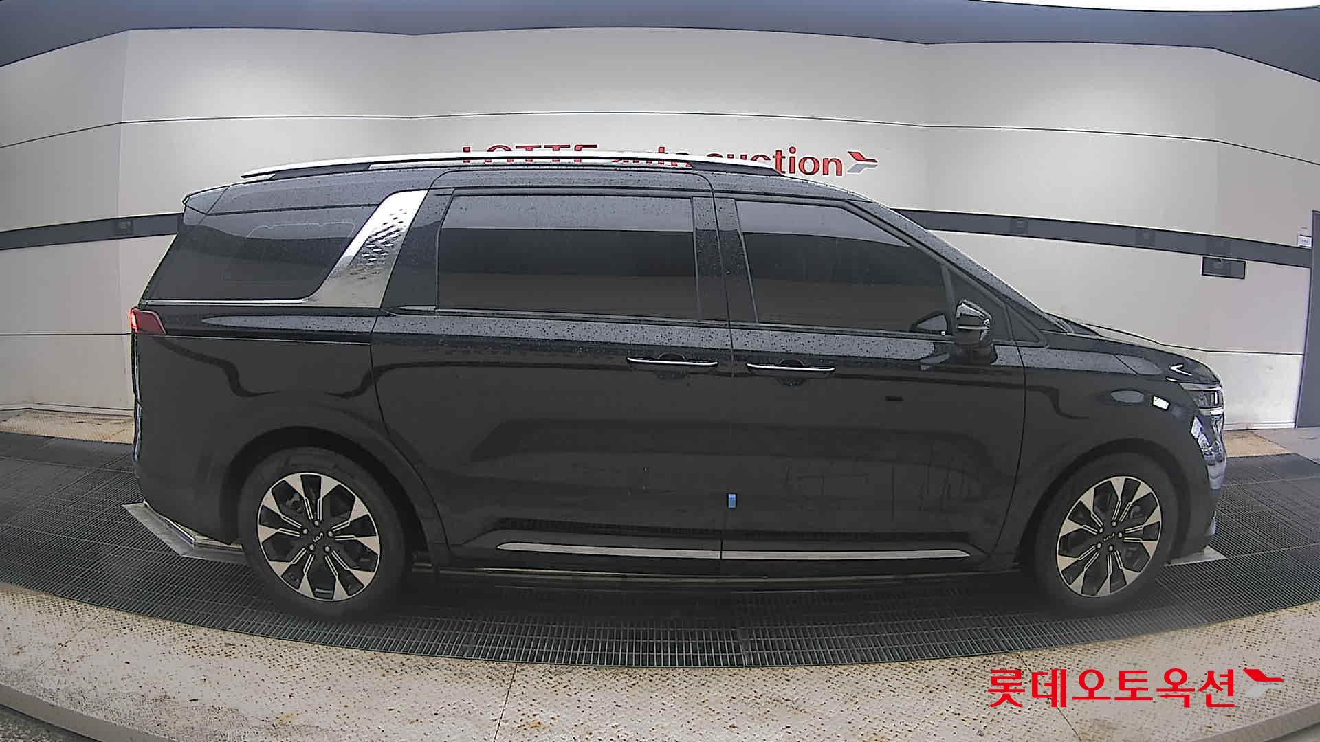 2023 - kia carnival