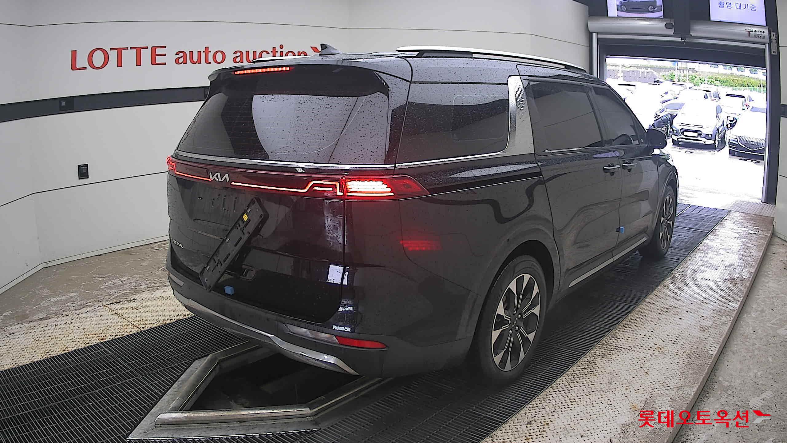 2023 - kia carnival