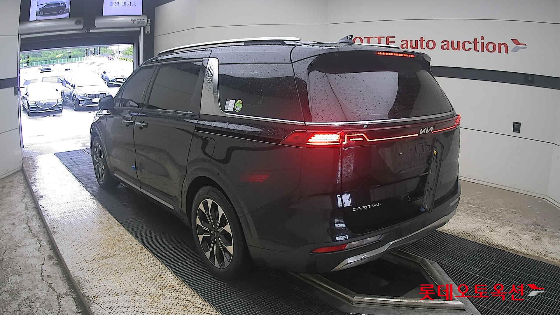 2023 - kia carnival