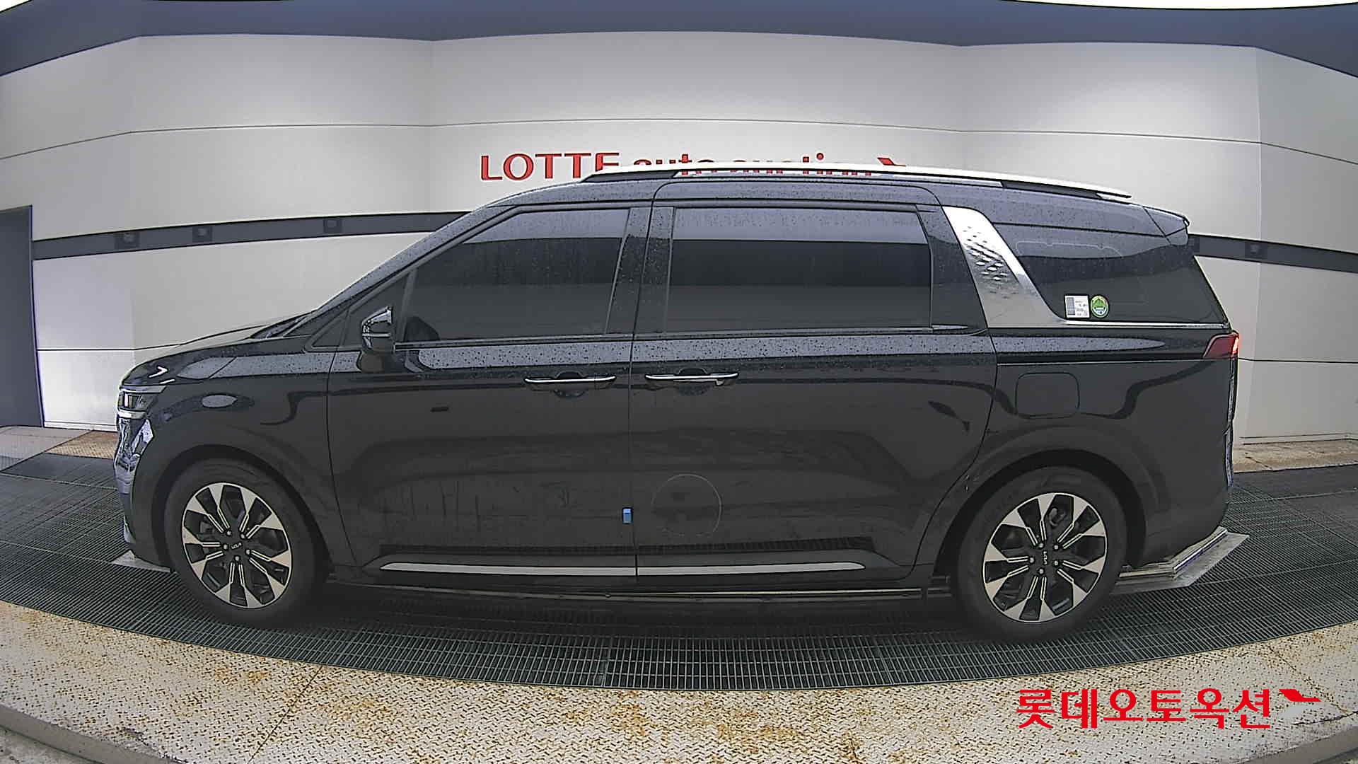 2023 - kia carnival