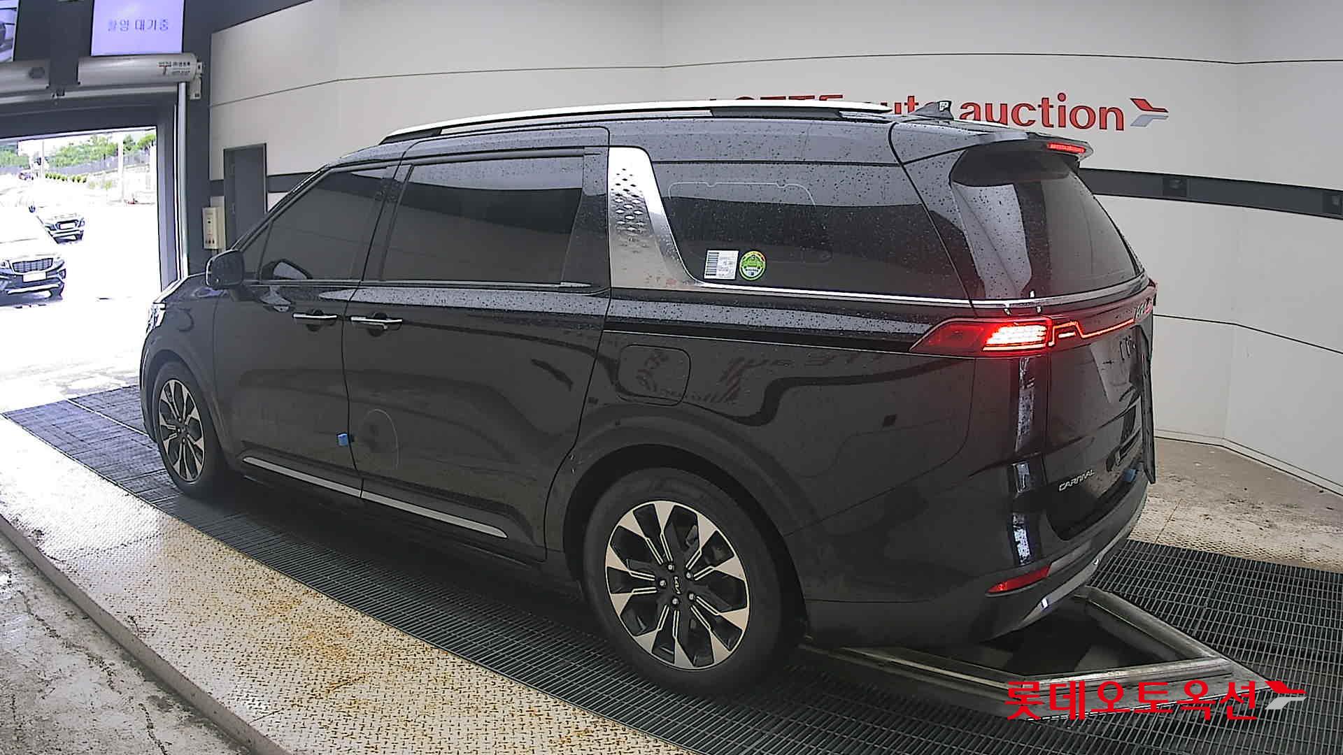 2023 - kia carnival