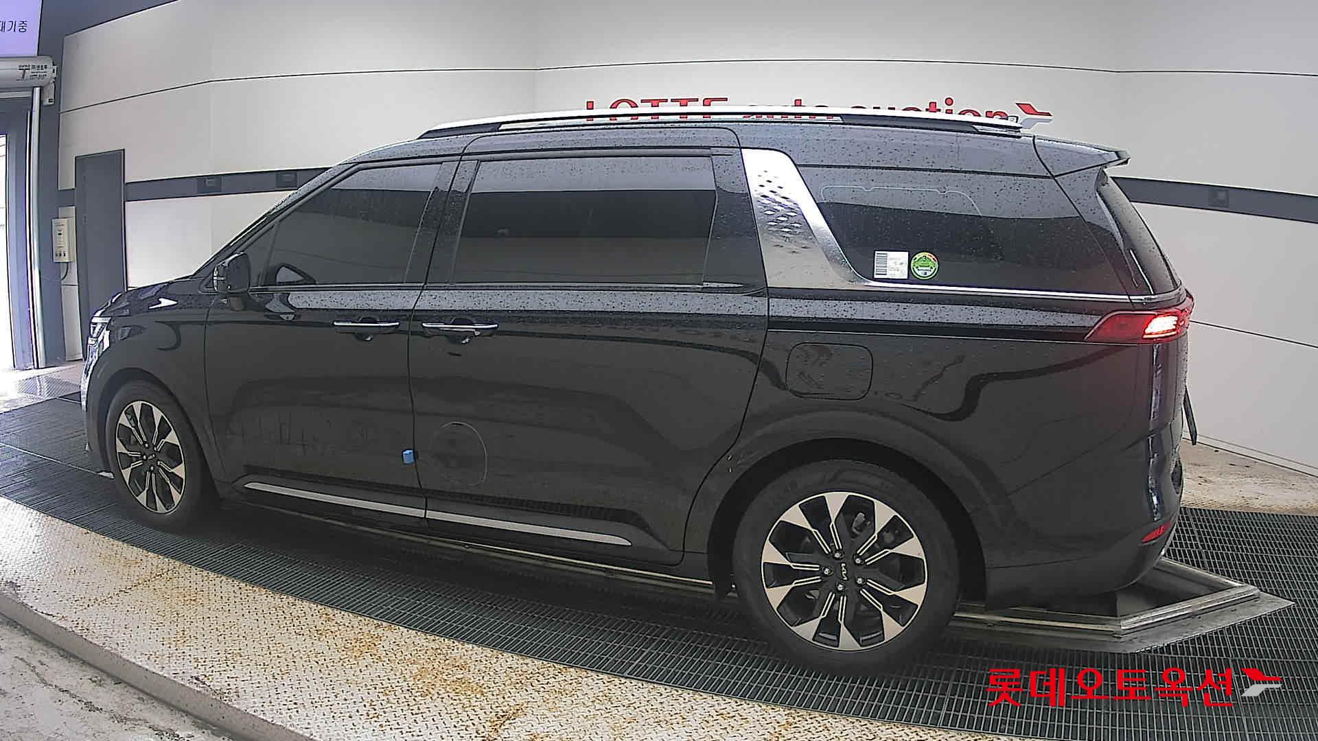 2023 - kia carnival