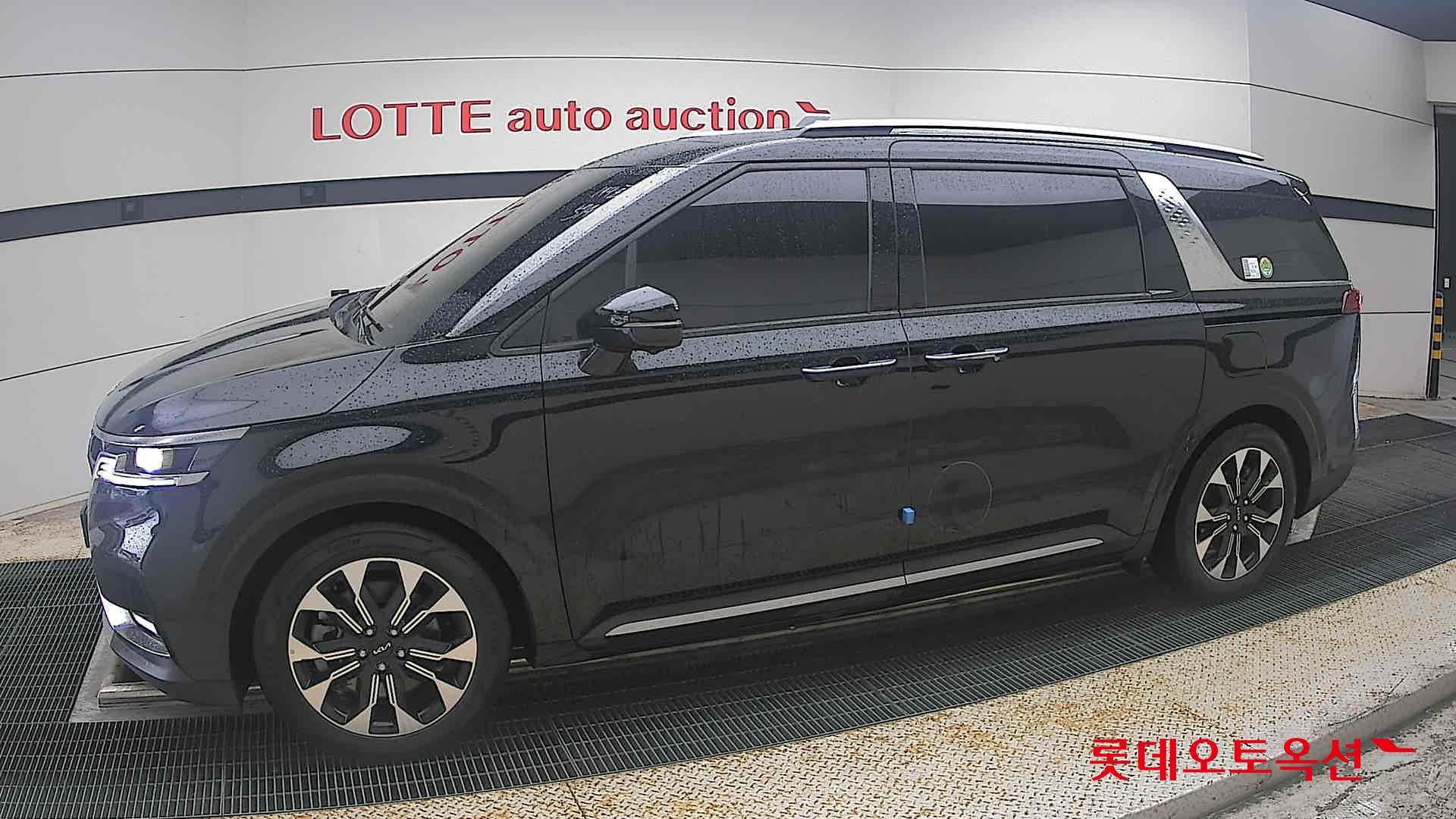 2023 - kia carnival