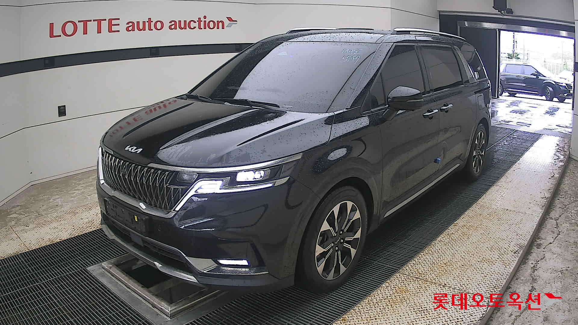 2023 - kia carnival