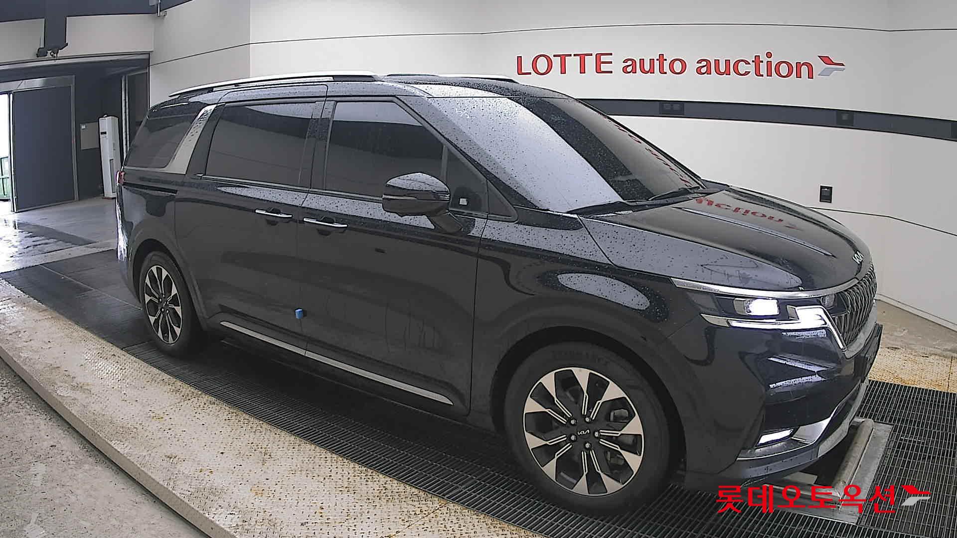 2023 - kia carnival