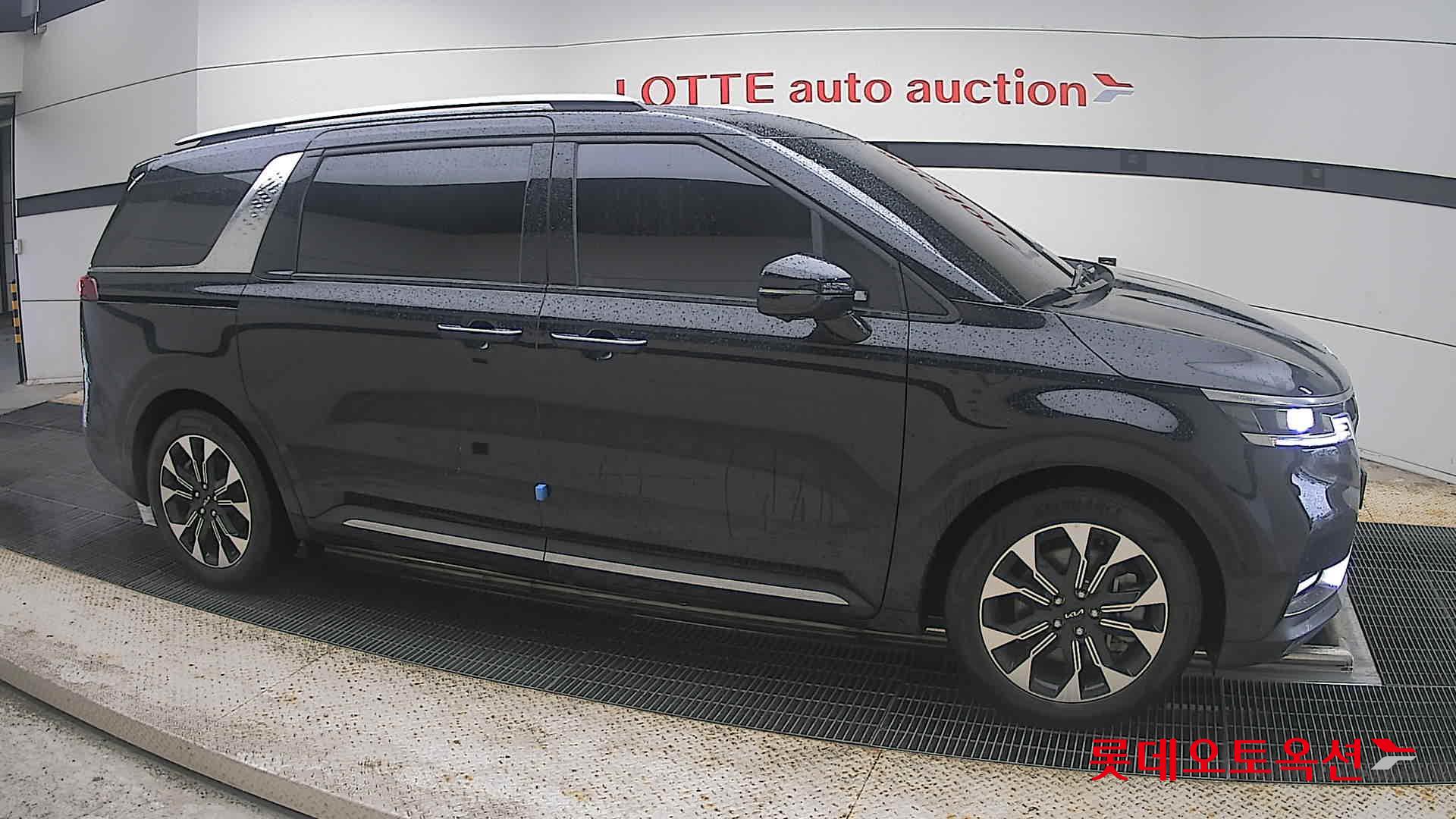 2023 - kia carnival