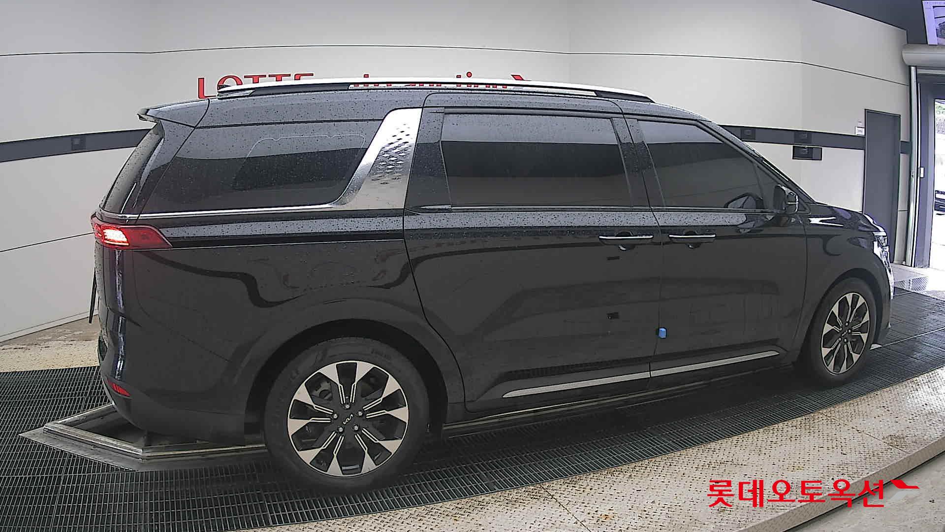 2023 - kia carnival