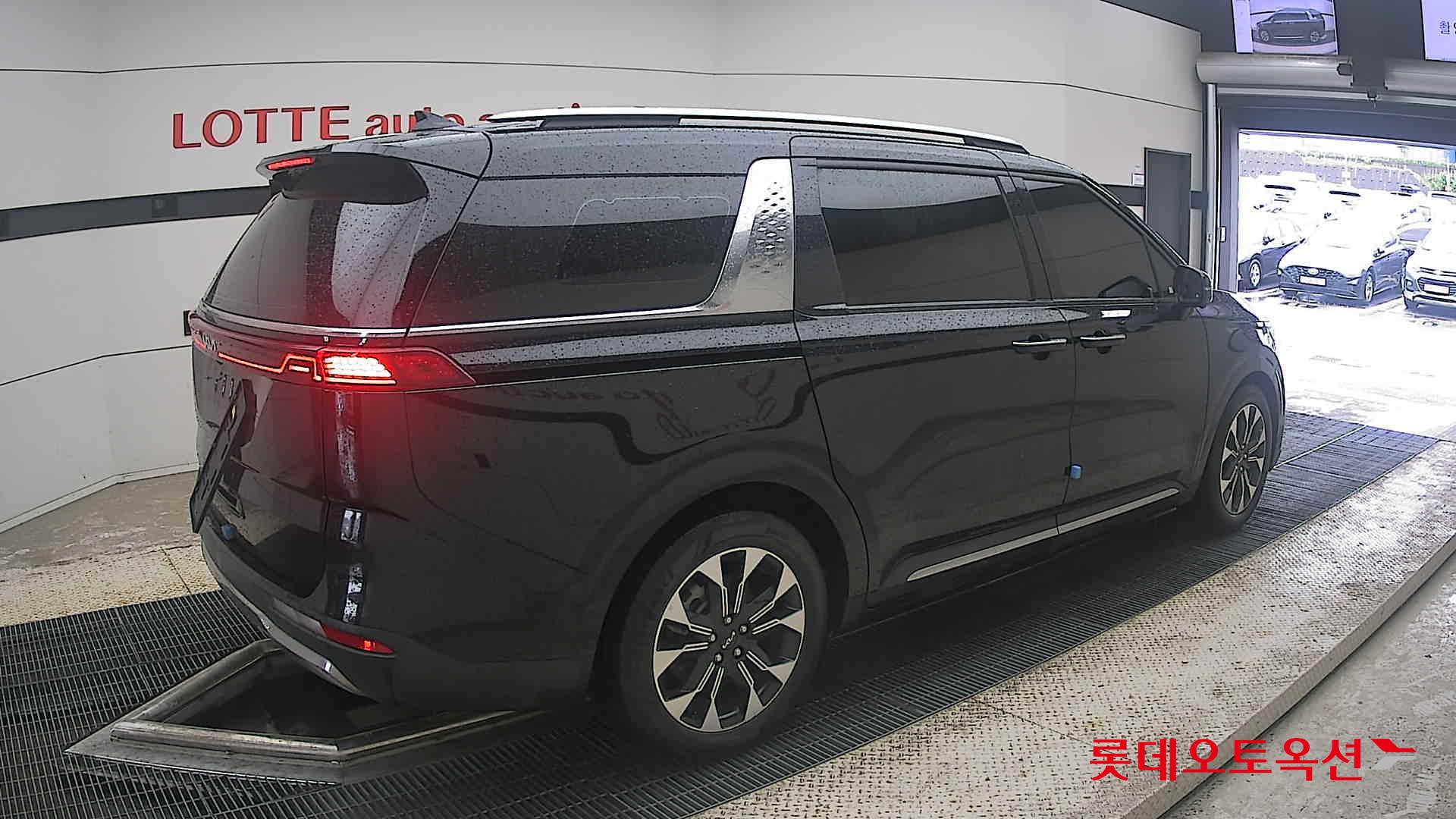 2023 - kia carnival