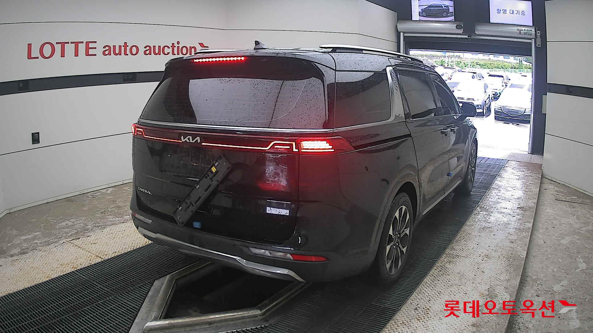 2023 - kia carnival
