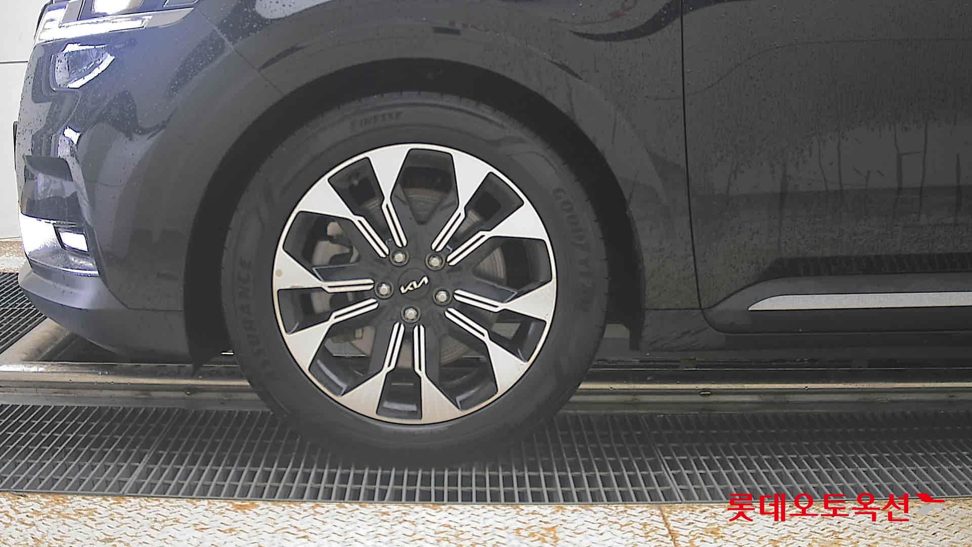 2023 - kia carnival