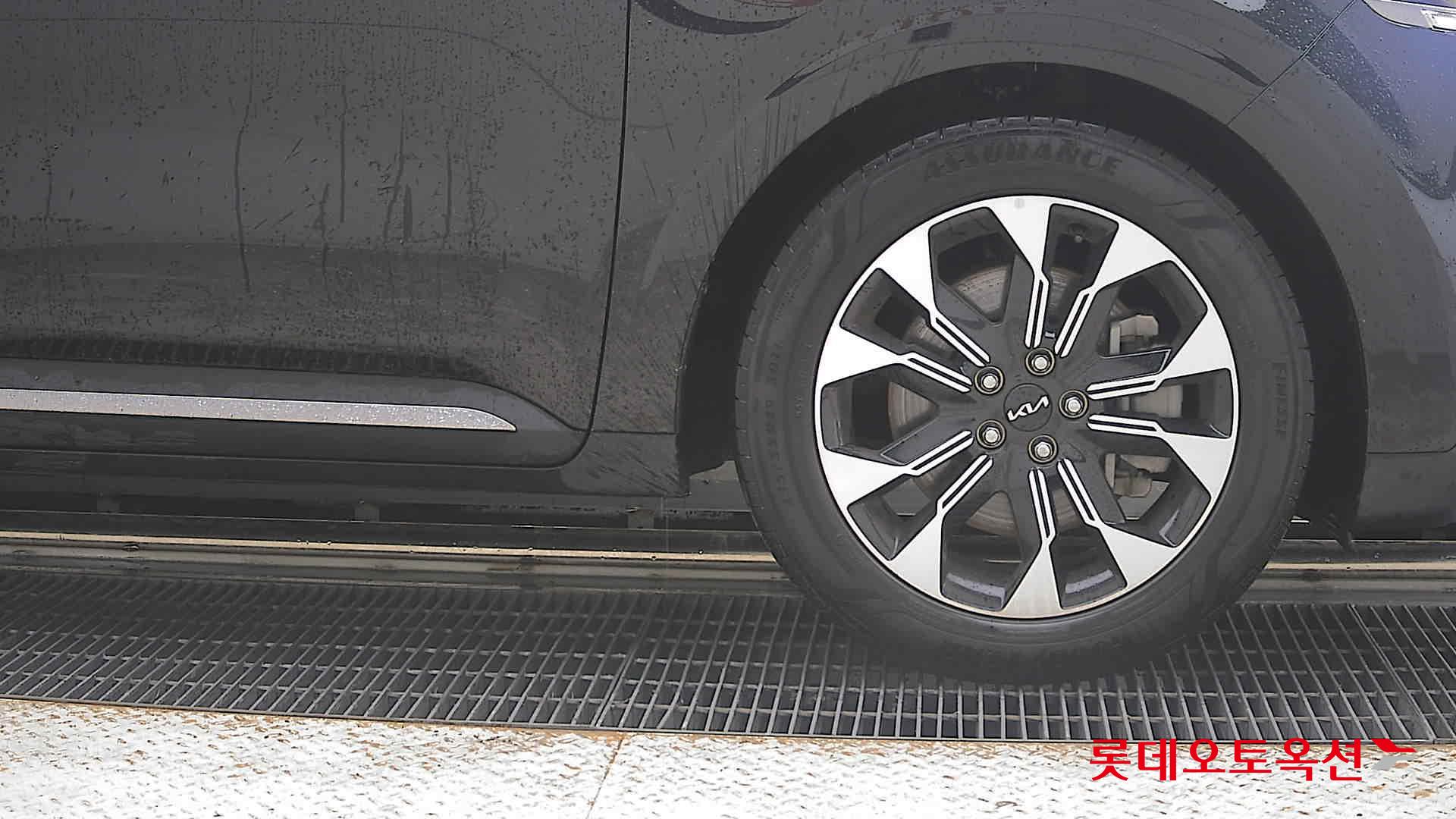 2023 - kia carnival
