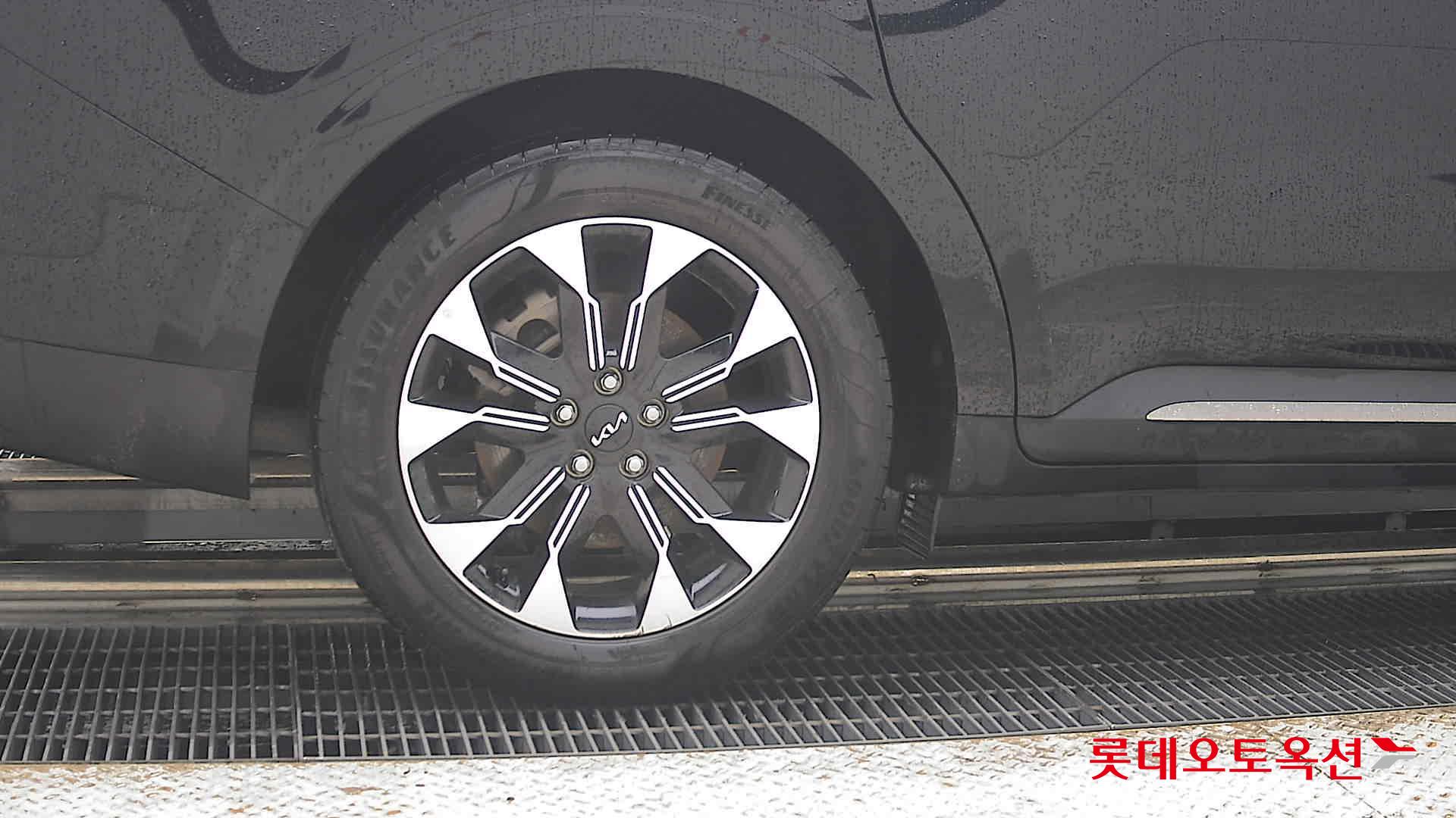 2023 - kia carnival