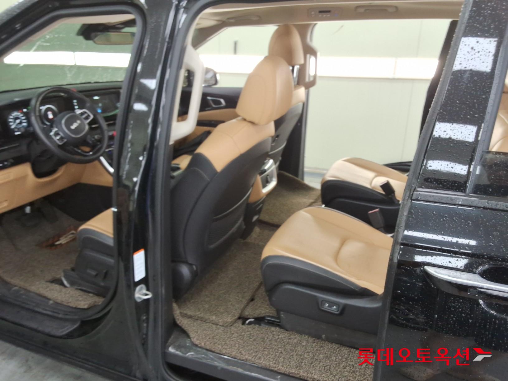 2023 - kia carnival