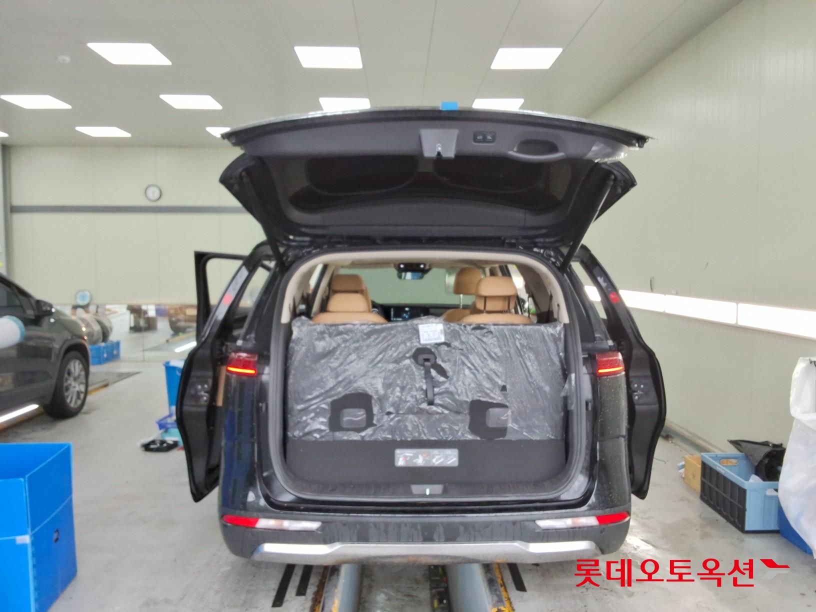 2023 - kia carnival