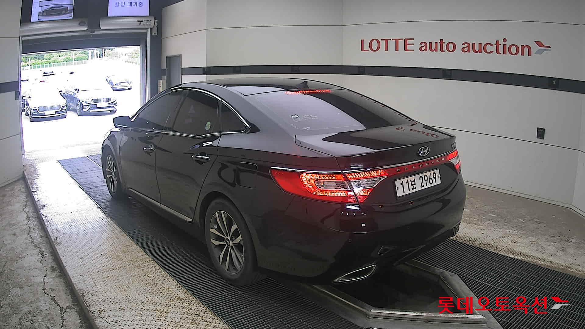 2011 - hyundai grandeur