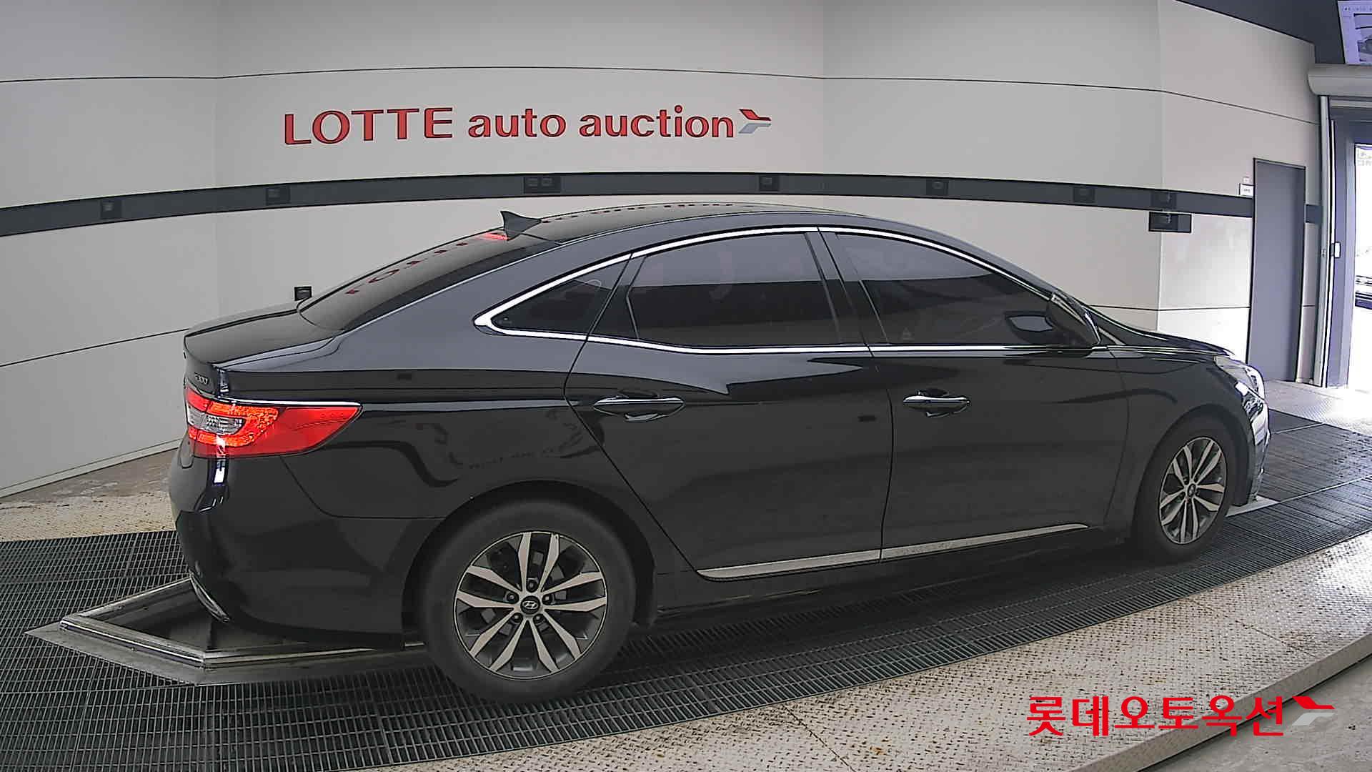 2011 - hyundai grandeur