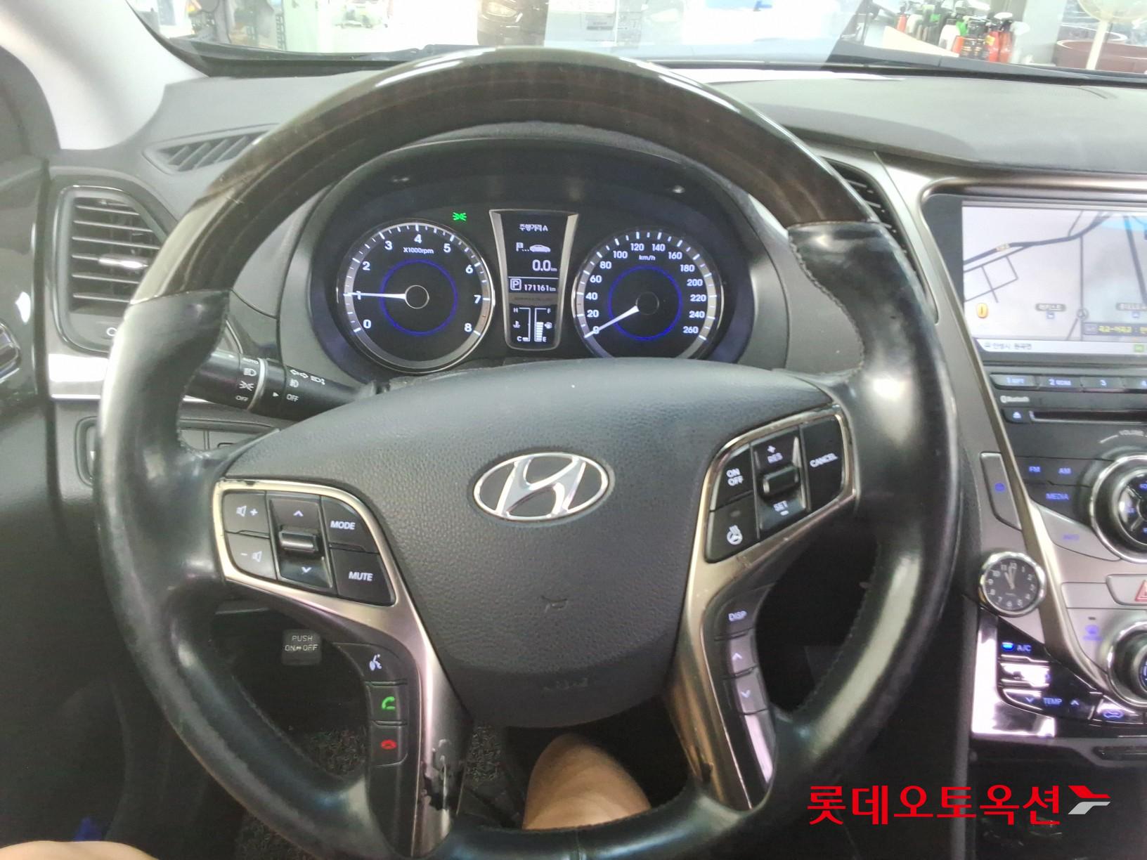 2011 - hyundai grandeur
