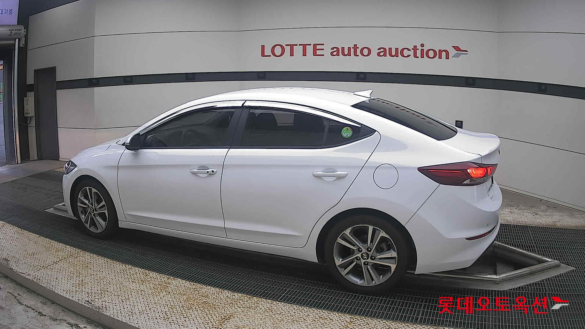 2018 - hyundai avante