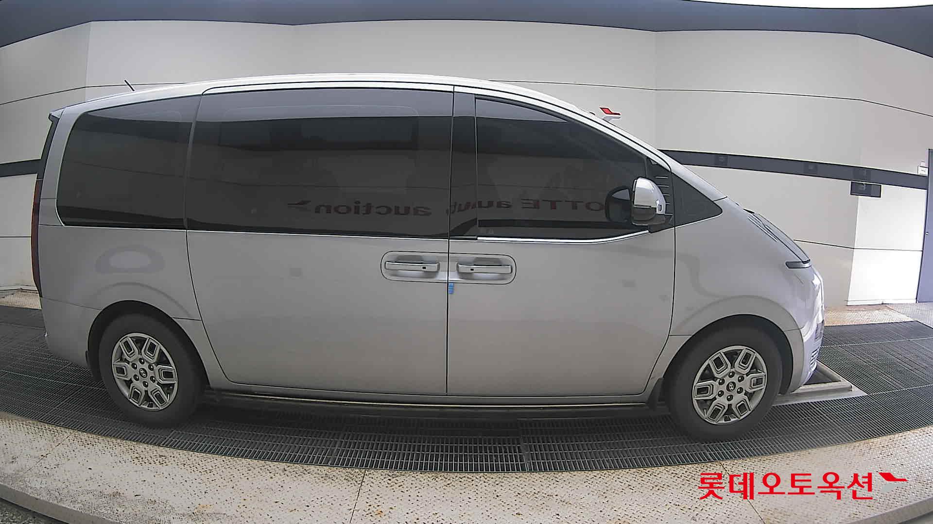 2025 - hyundai staria