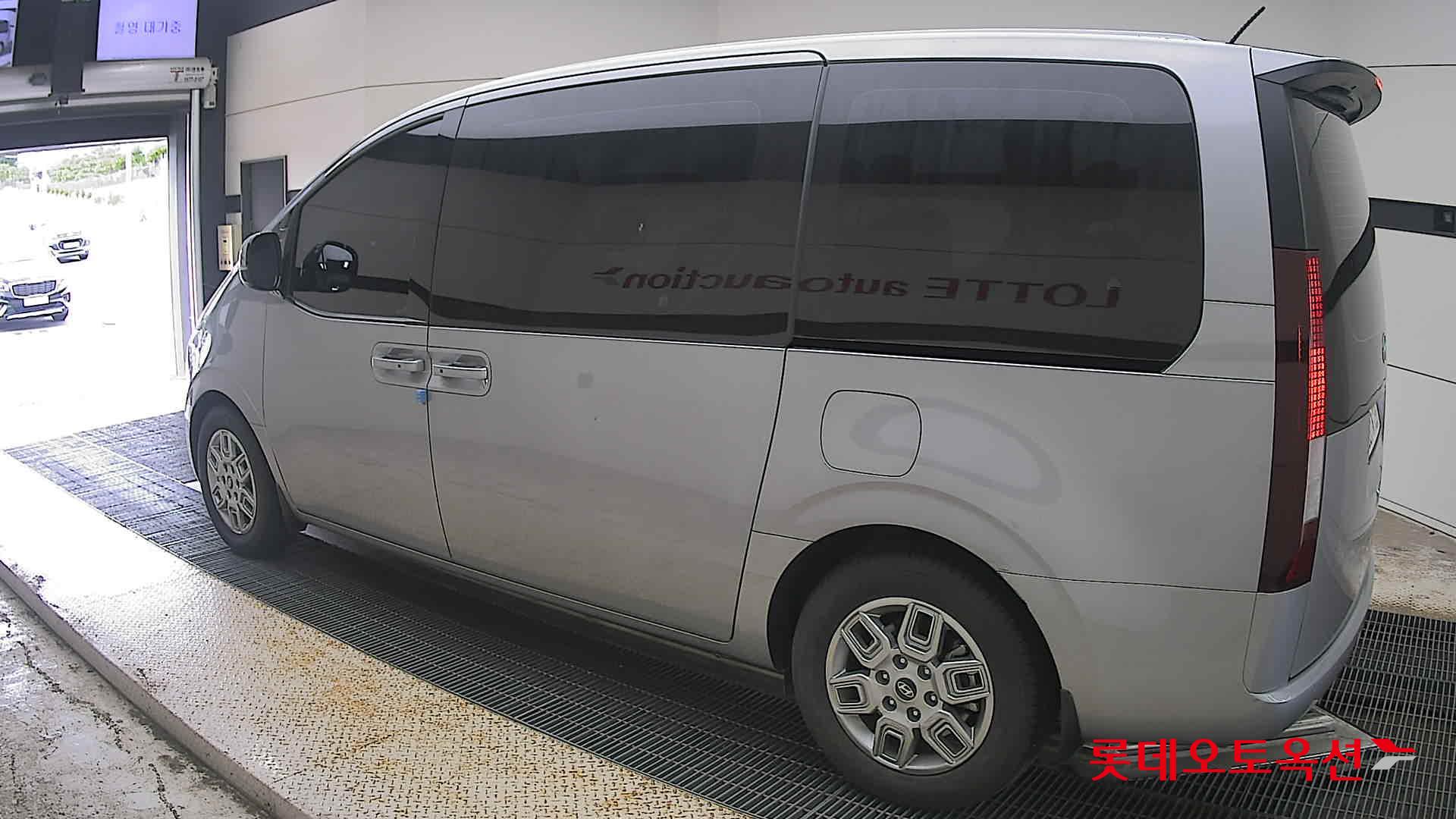 2025 - hyundai staria
