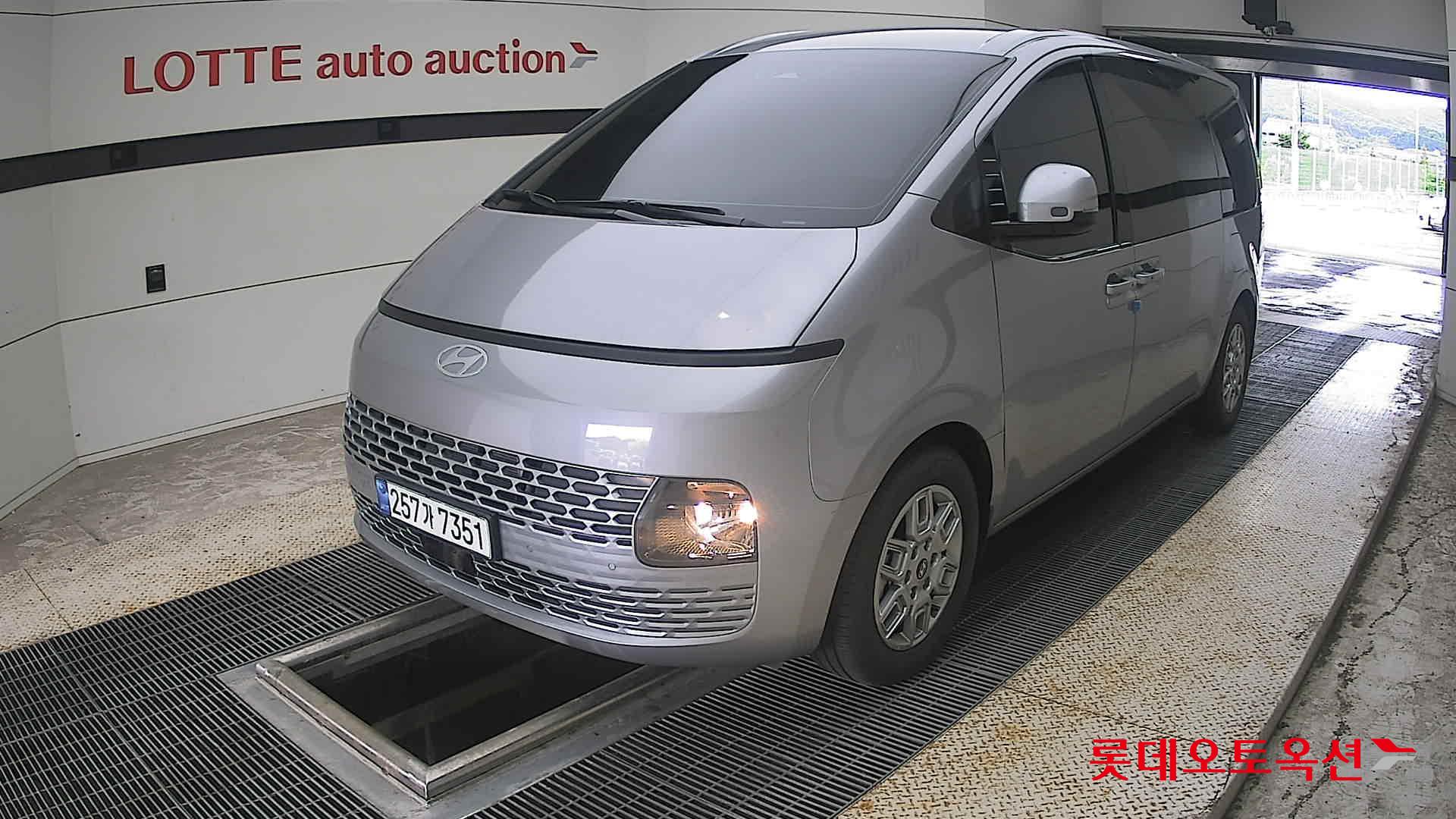 2025 - hyundai staria