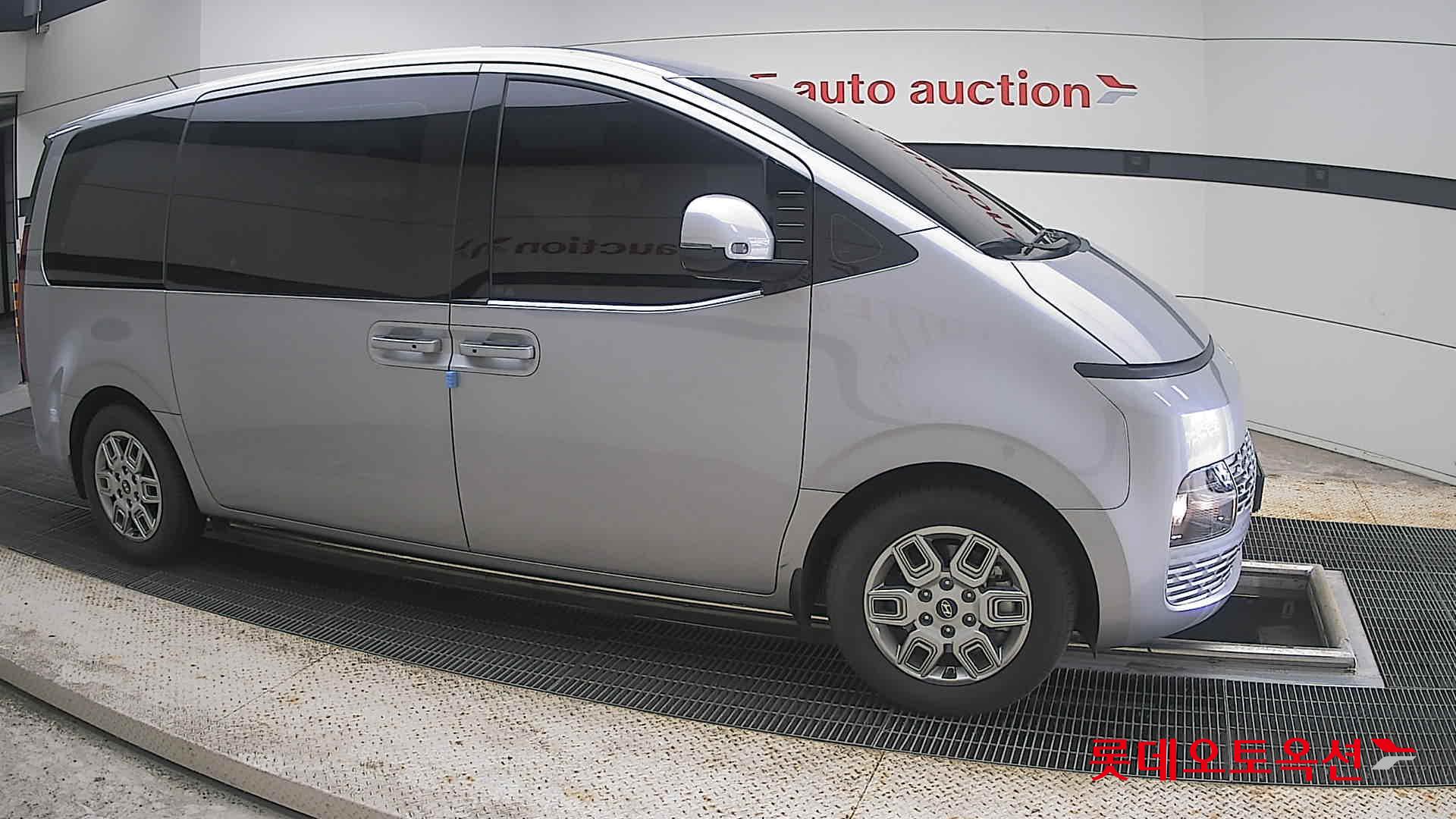 2025 - hyundai staria
