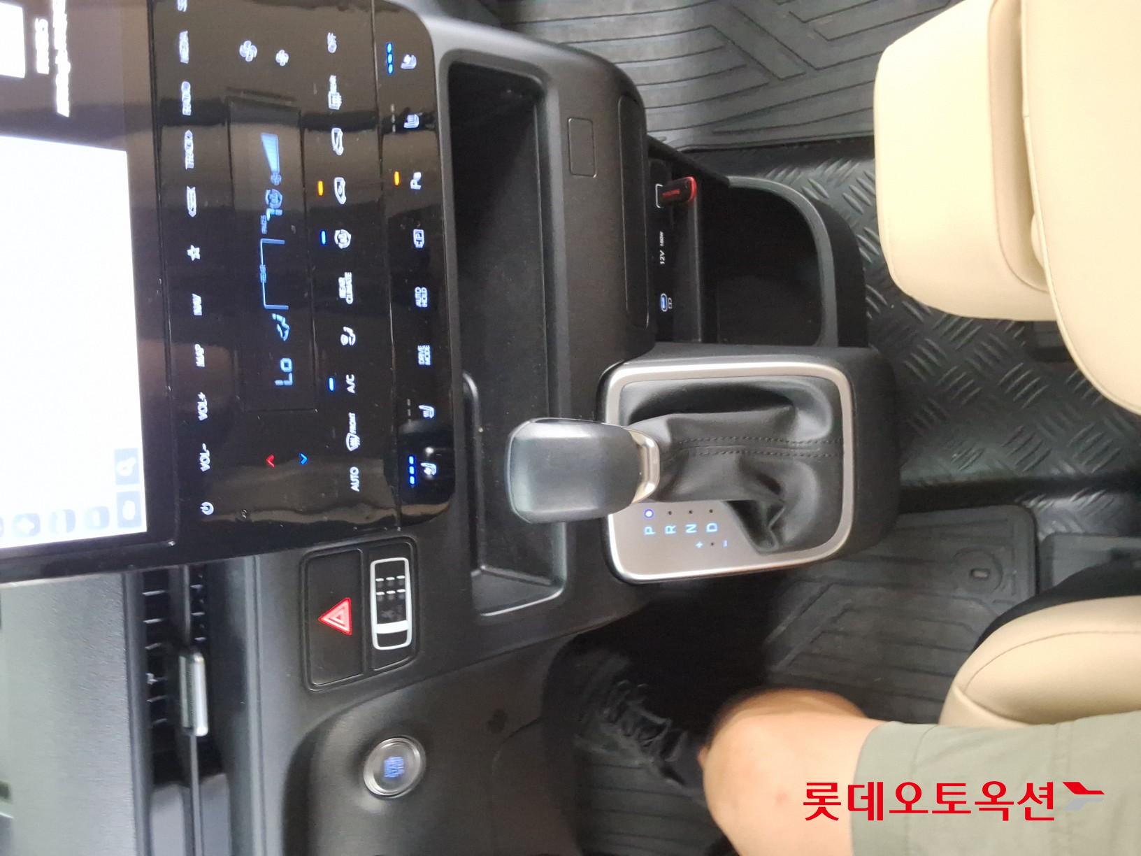 2025 - hyundai staria
