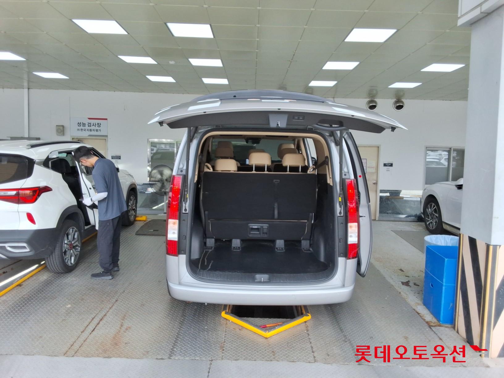 2025 - hyundai staria