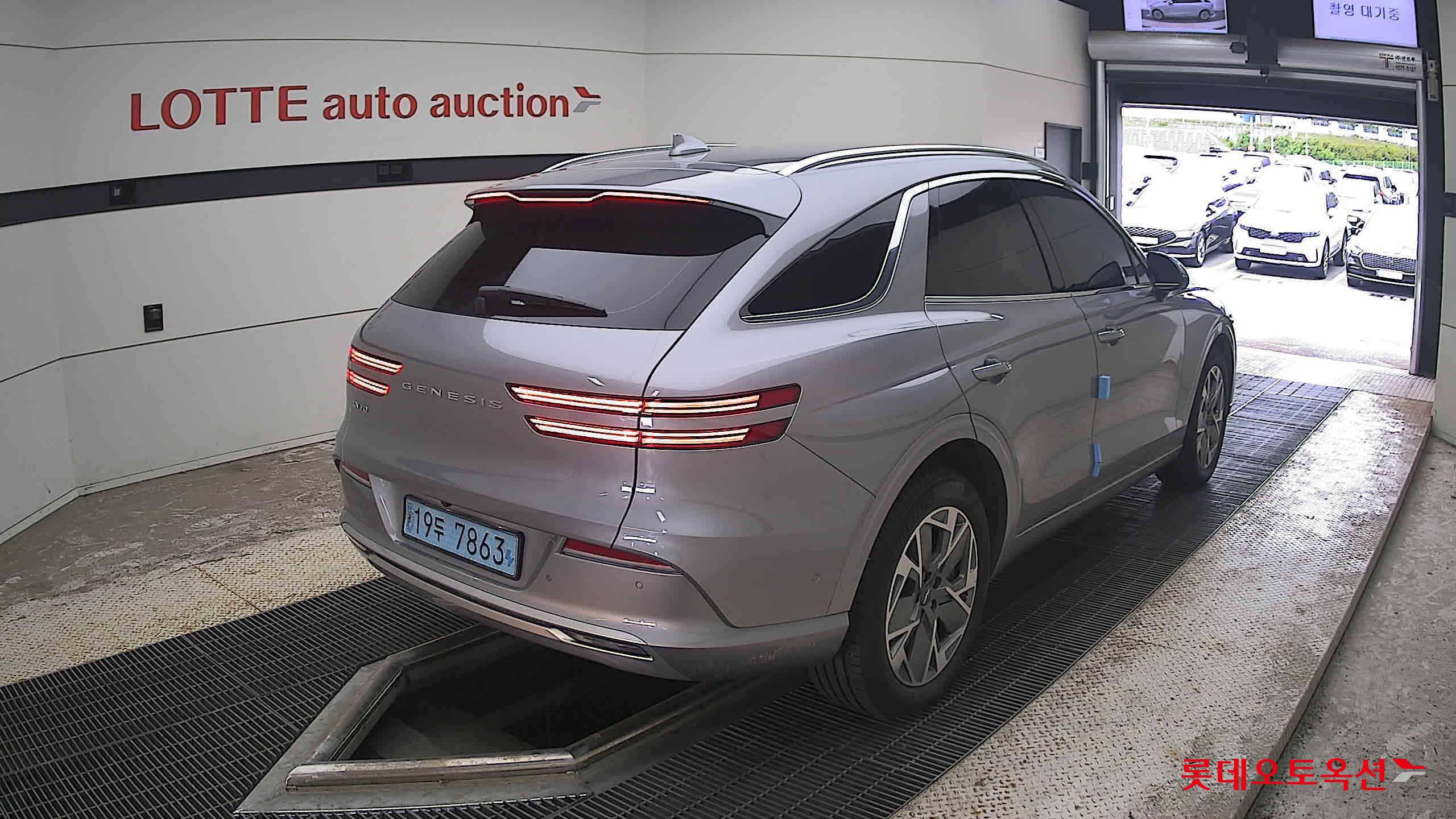2022 - genesis gv70