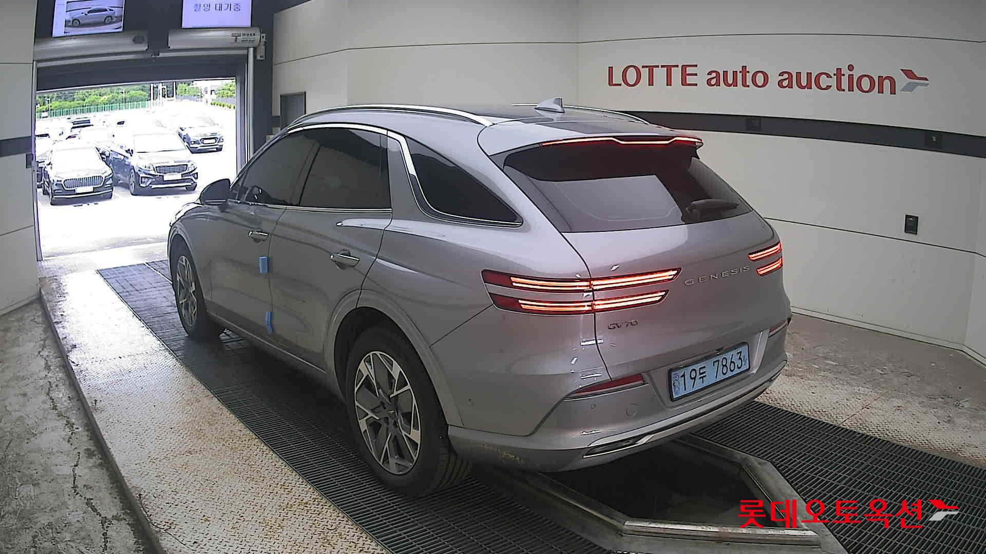 2022 - genesis gv70