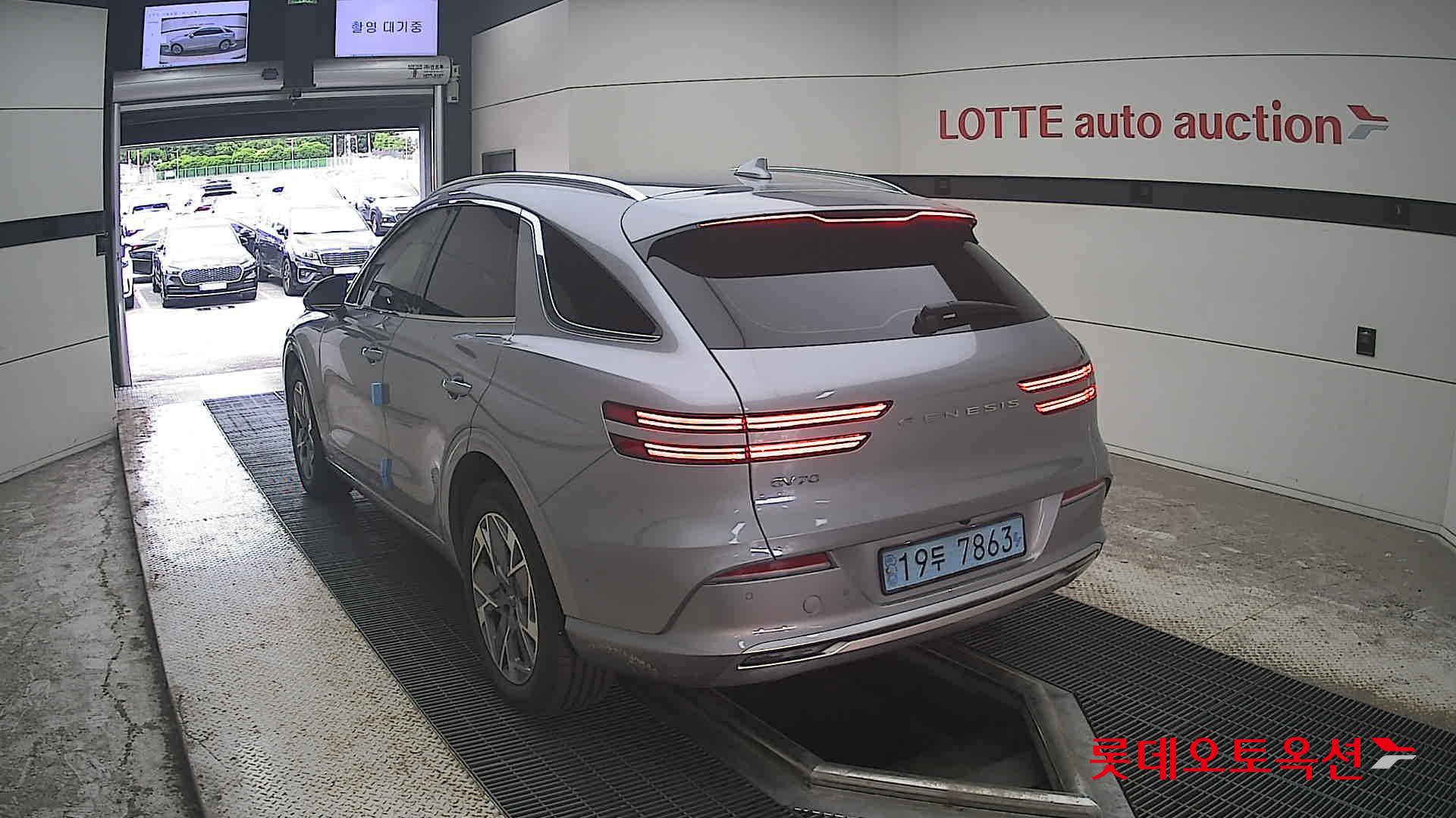 2022 - genesis gv70