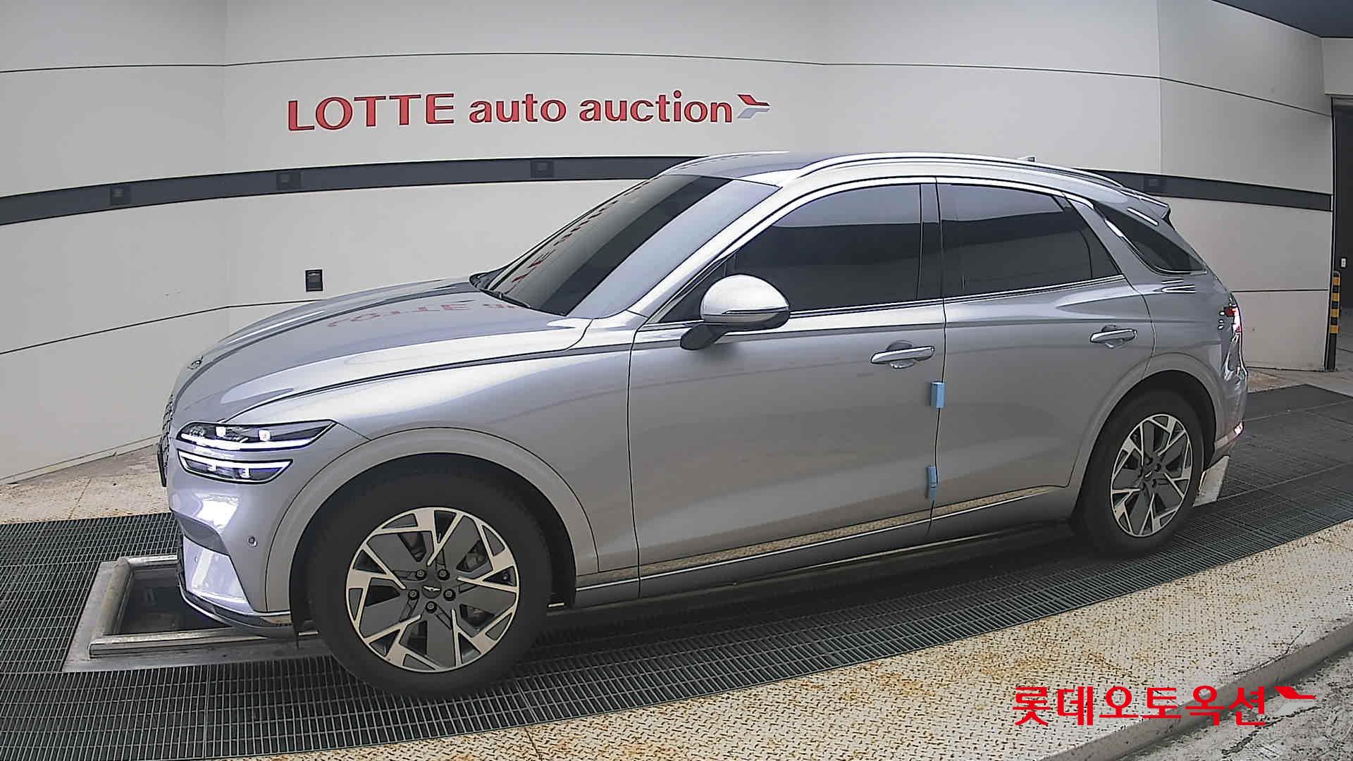 2022 - genesis gv70