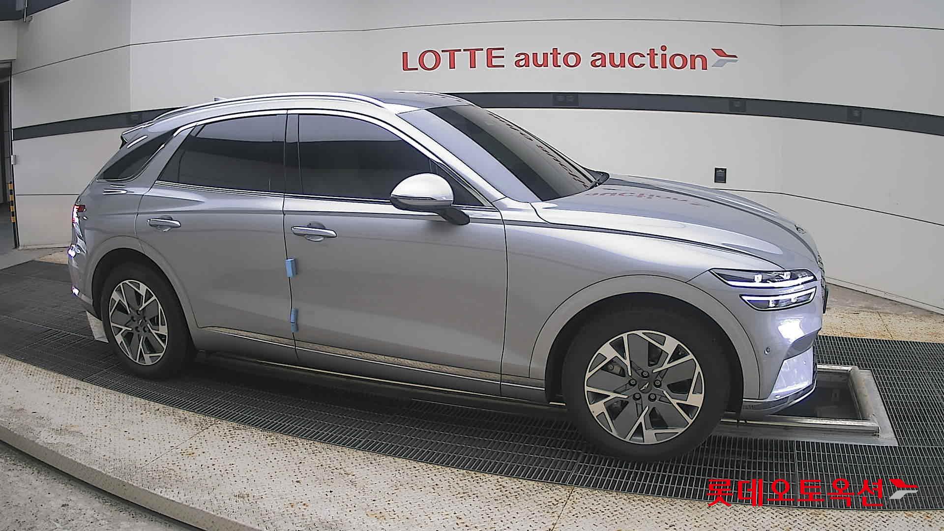 2022 - genesis gv70