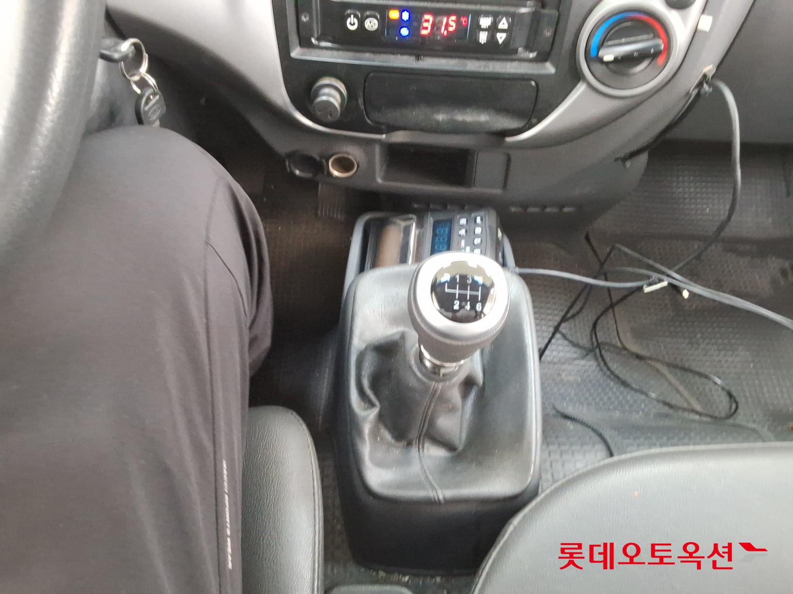 2013 - kia bongo