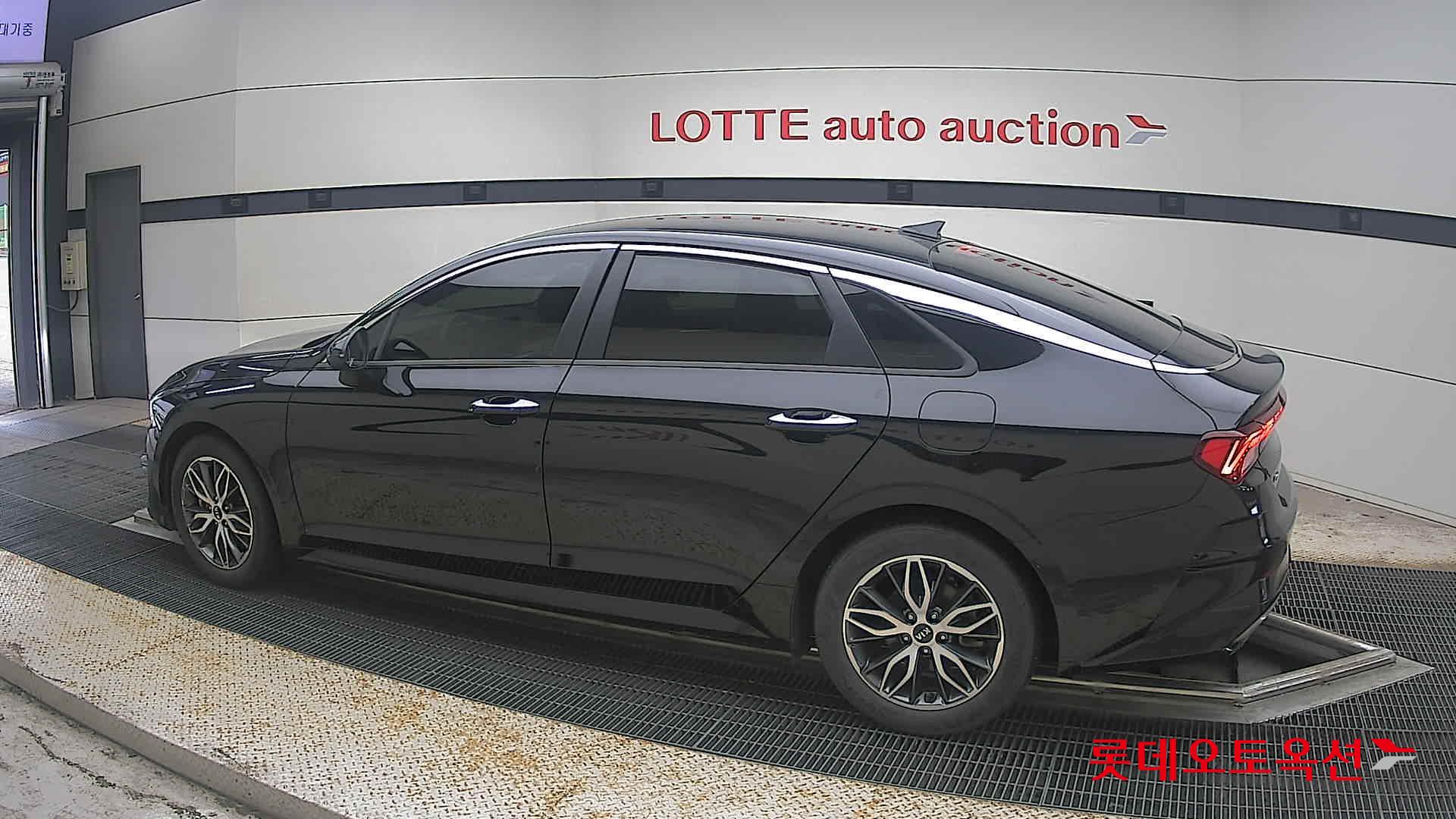 2021 - kia k5