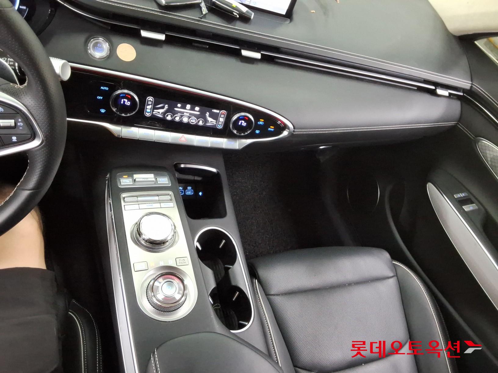 2022 - genesis gv70