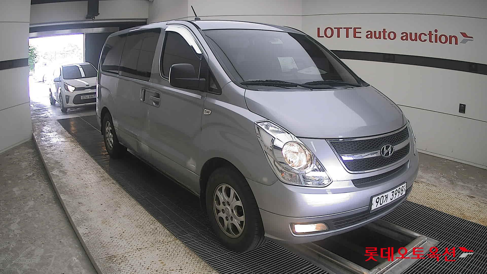 2012 - hyundai grand starex
