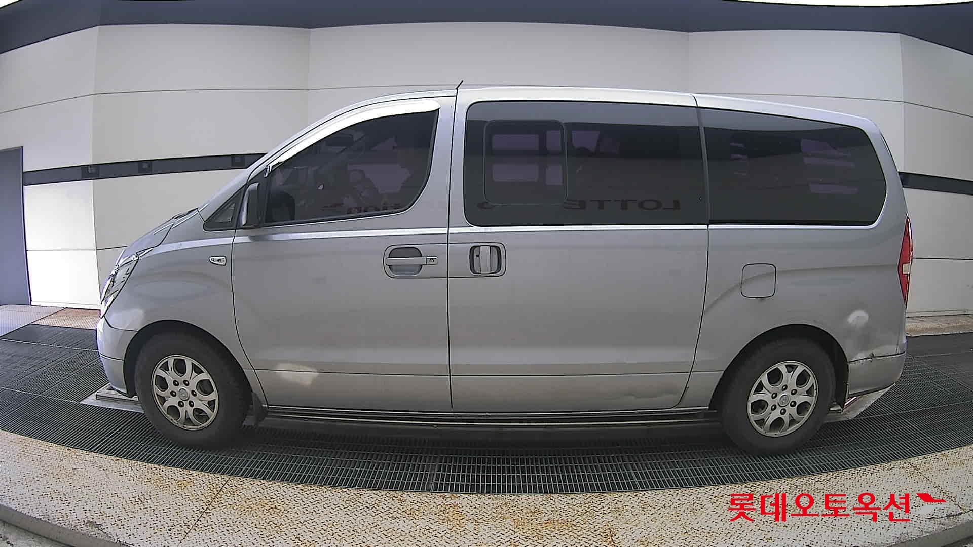 2012 - hyundai grand starex