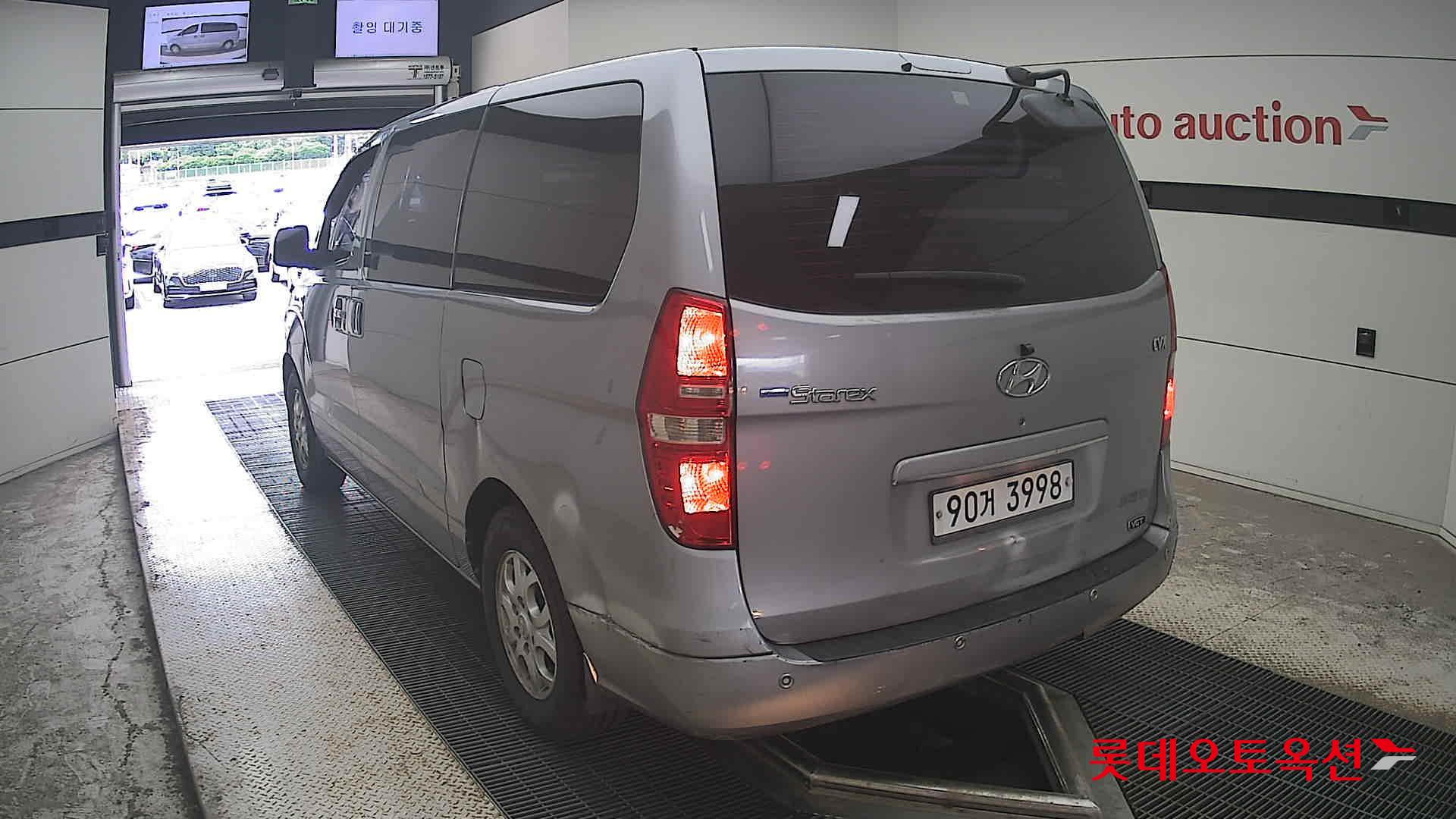 2012 - hyundai grand starex