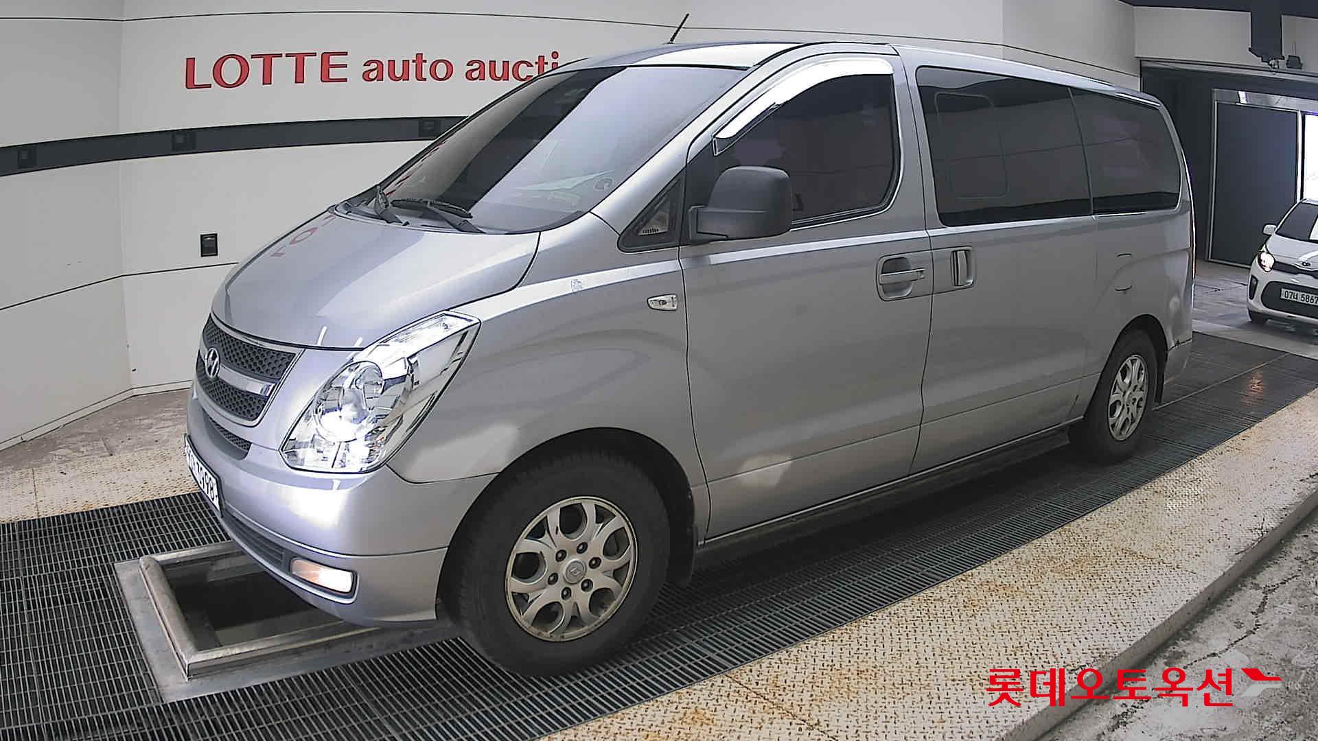2012 - hyundai grand starex