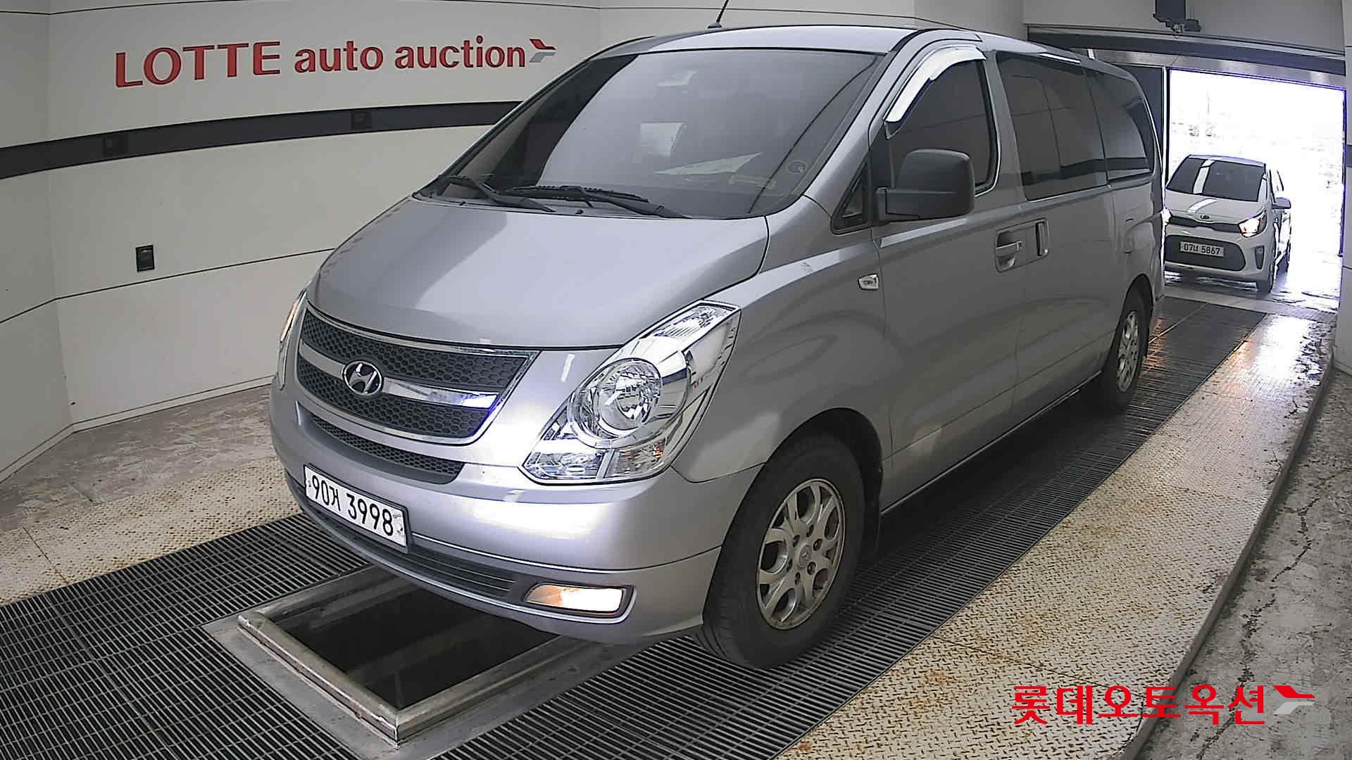 2012 - hyundai grand starex