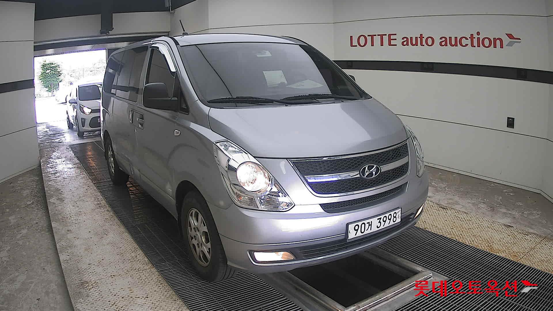 2012 - hyundai grand starex